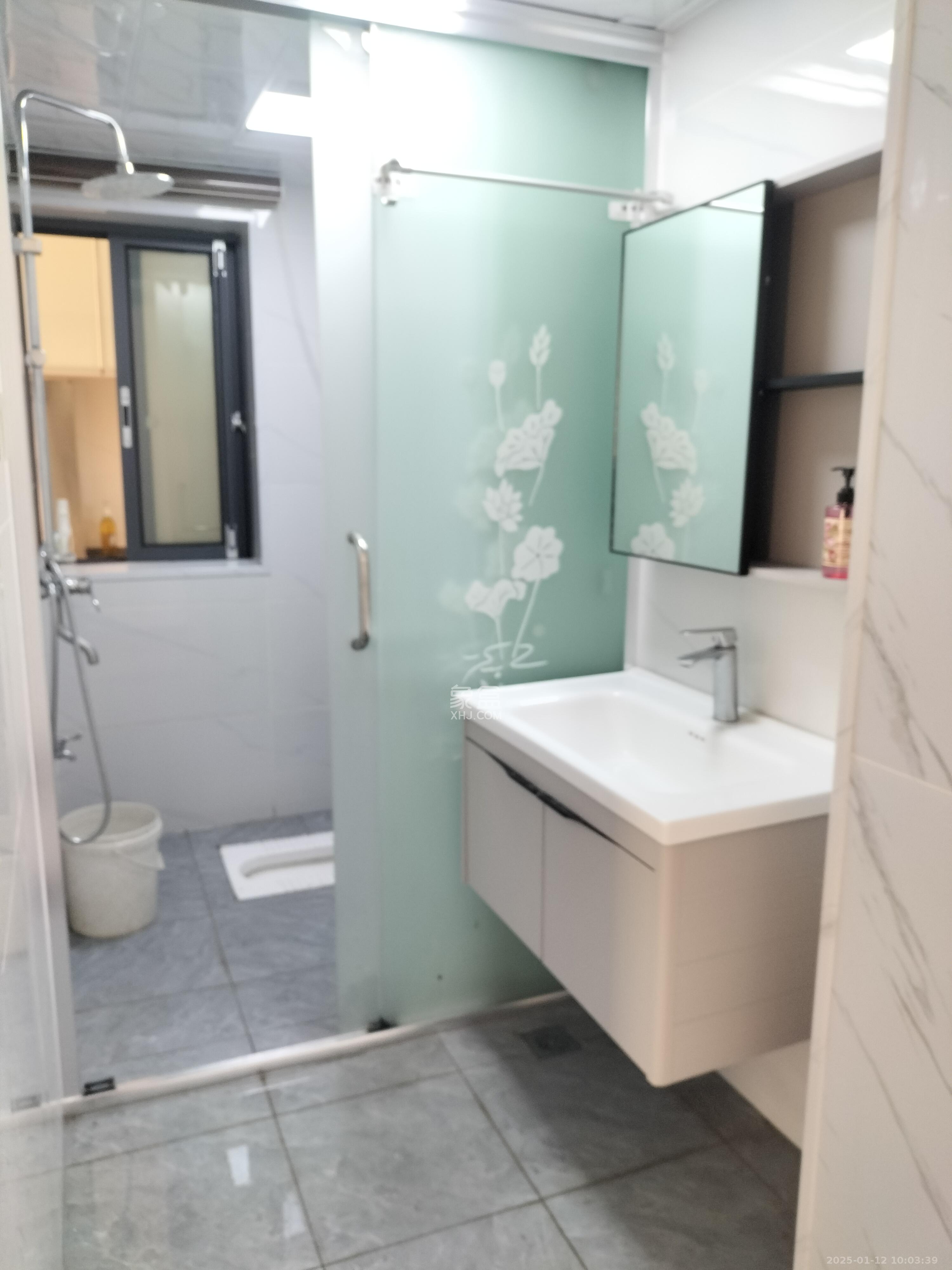 嘉荣苑 3室2厅1卫 2600.0元/月 嘉荣苑 3室2厅1卫 2600.0元/月室内图