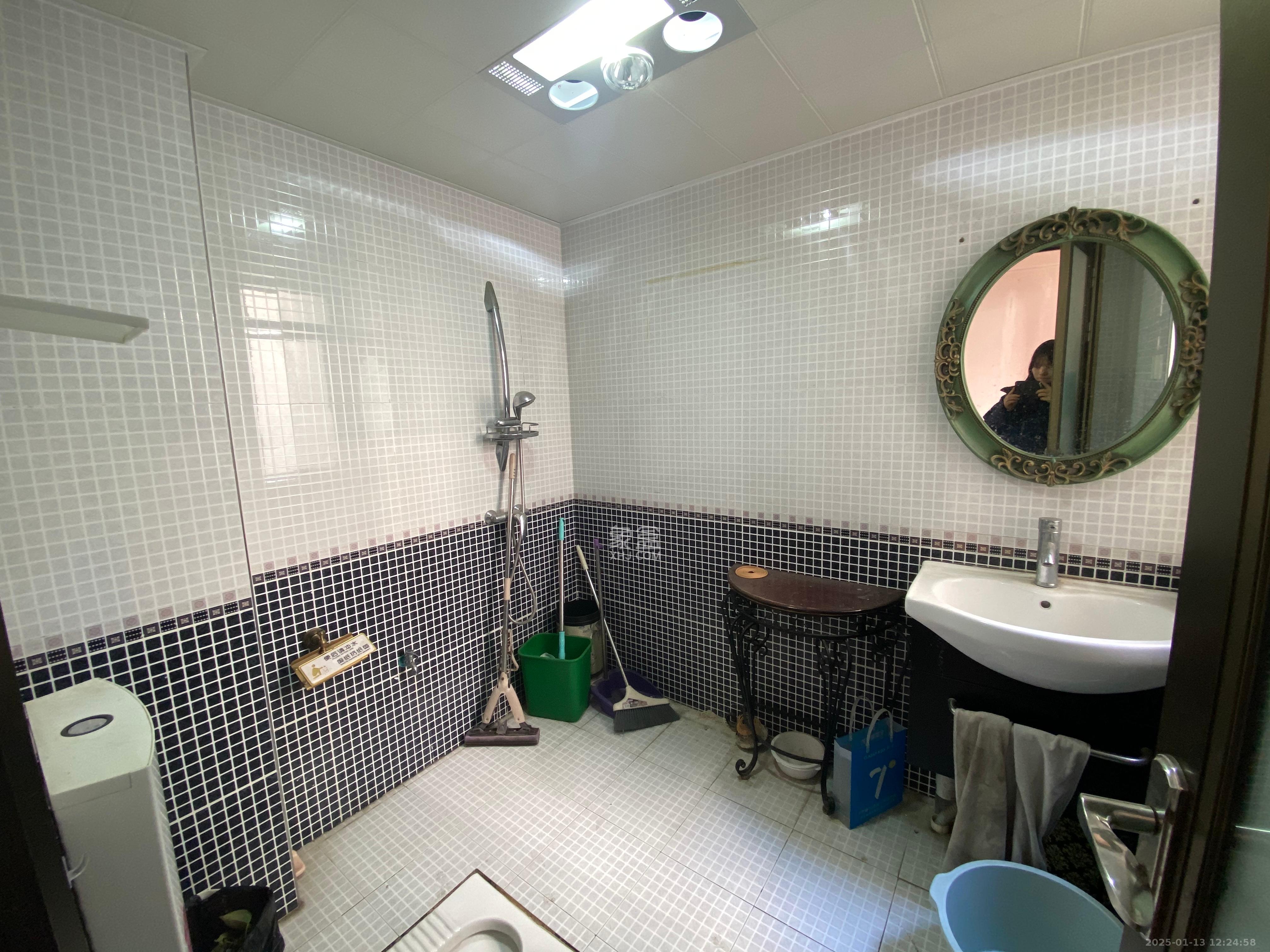 湘腾城市广场 3室2厅2卫 2500.0元/月 湘腾城市广场 3室2厅2卫 2500.0元/月室内图