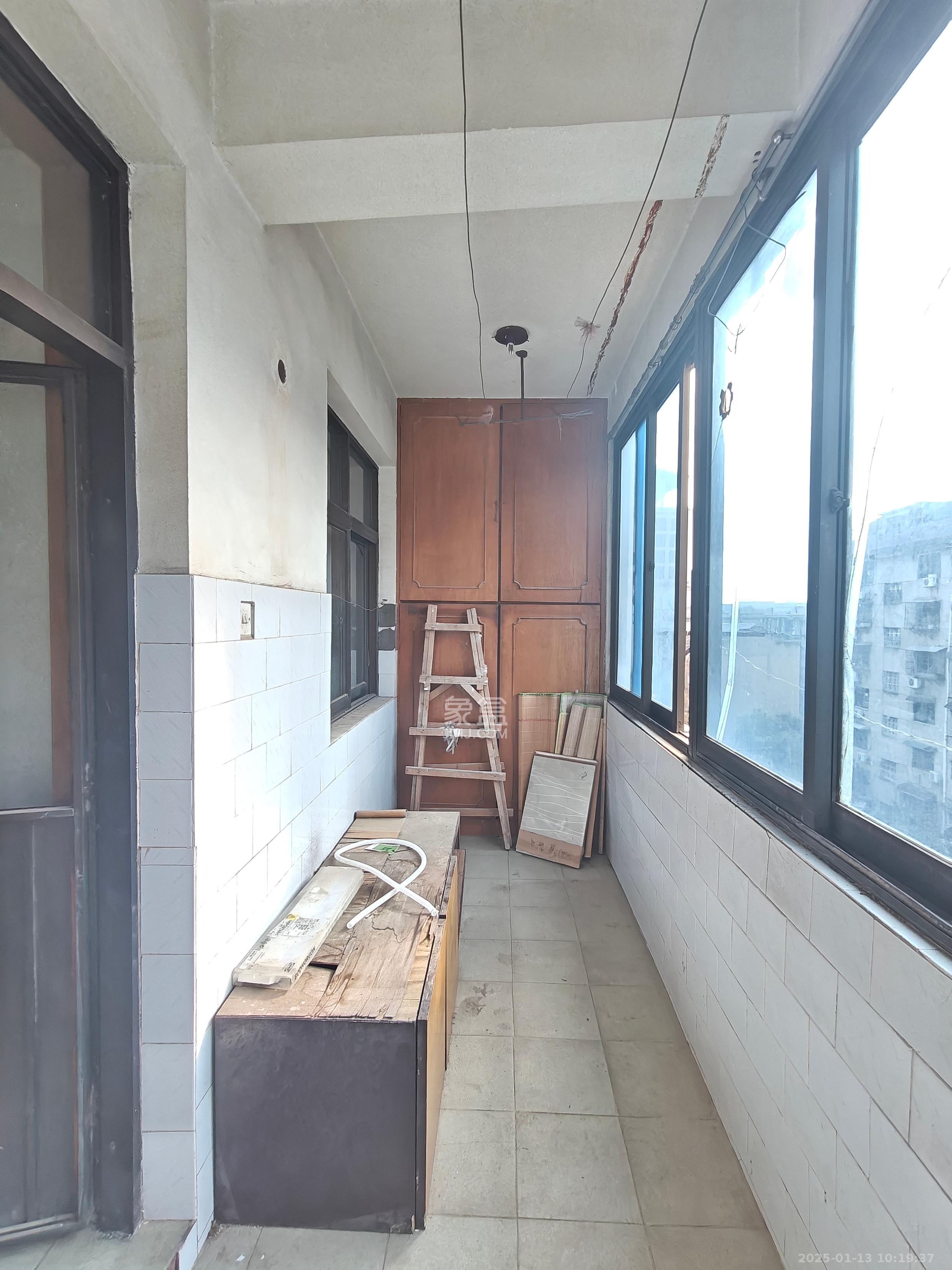 东风路汽车城宿舍 3室2厅1卫 700.0元/月 东风路汽车城宿舍 3室2厅1卫 700.0元/月室内图