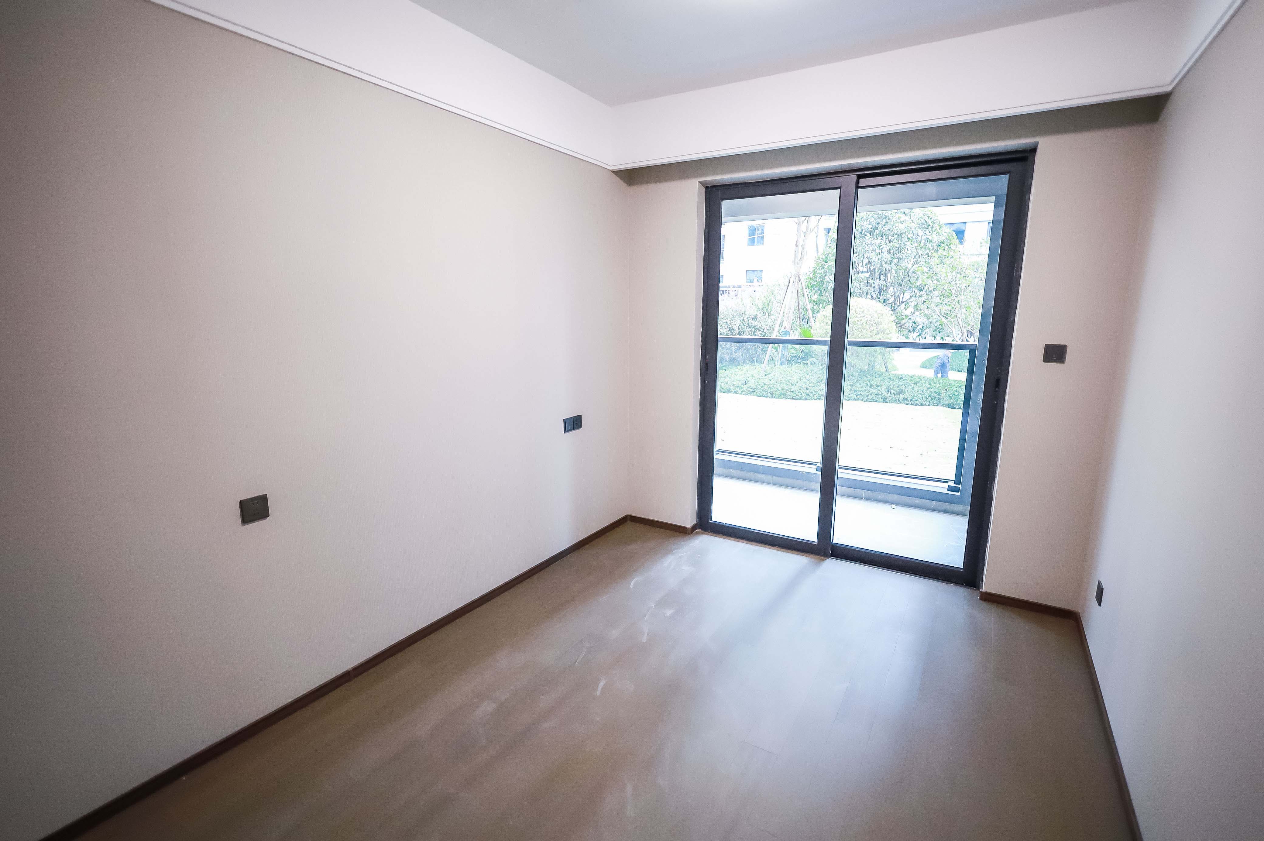 龙湖舜山府  4室2厅2卫    195.0万卧室