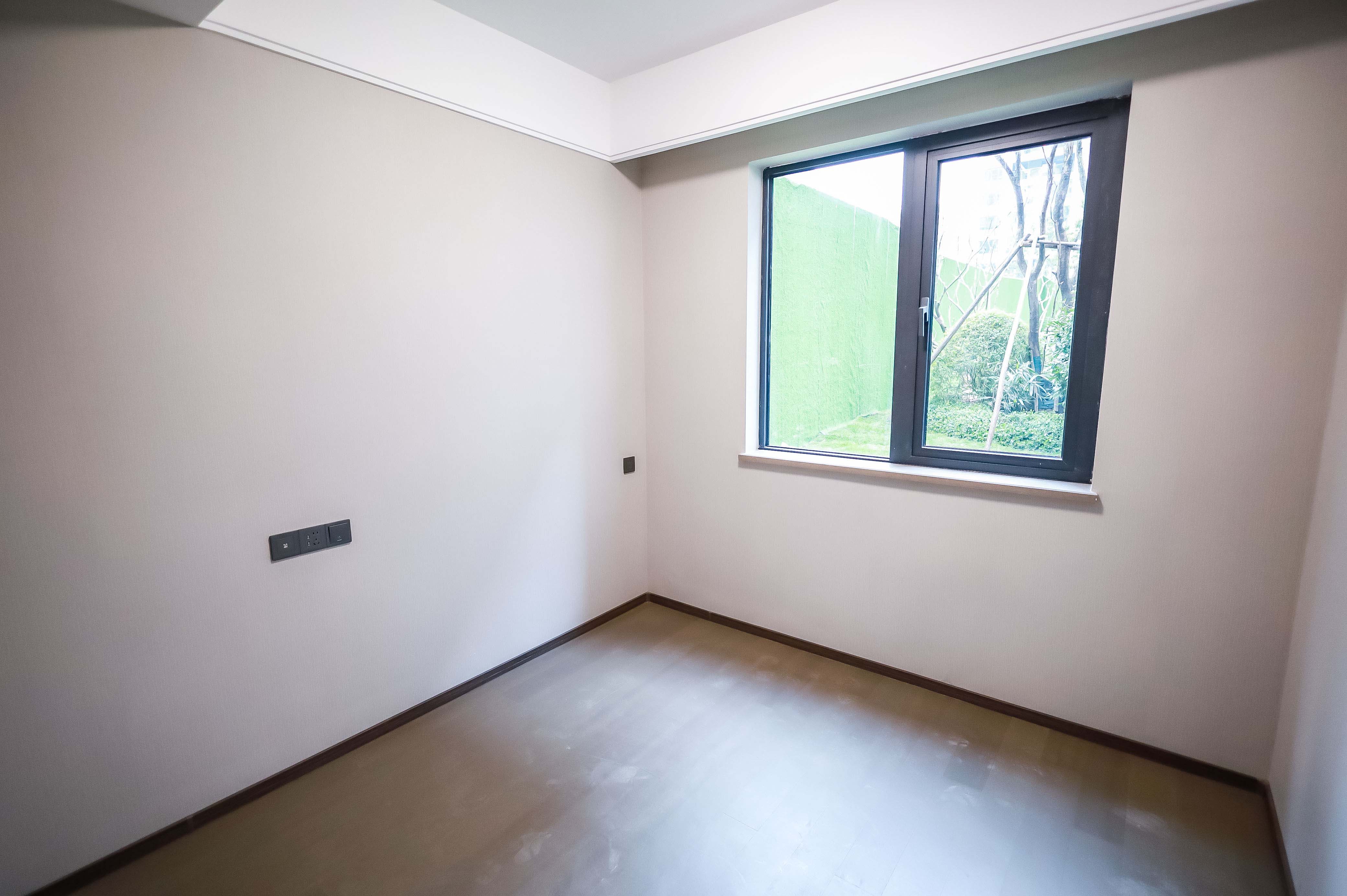 龙湖舜山府  4室2厅2卫    195.0万卧室