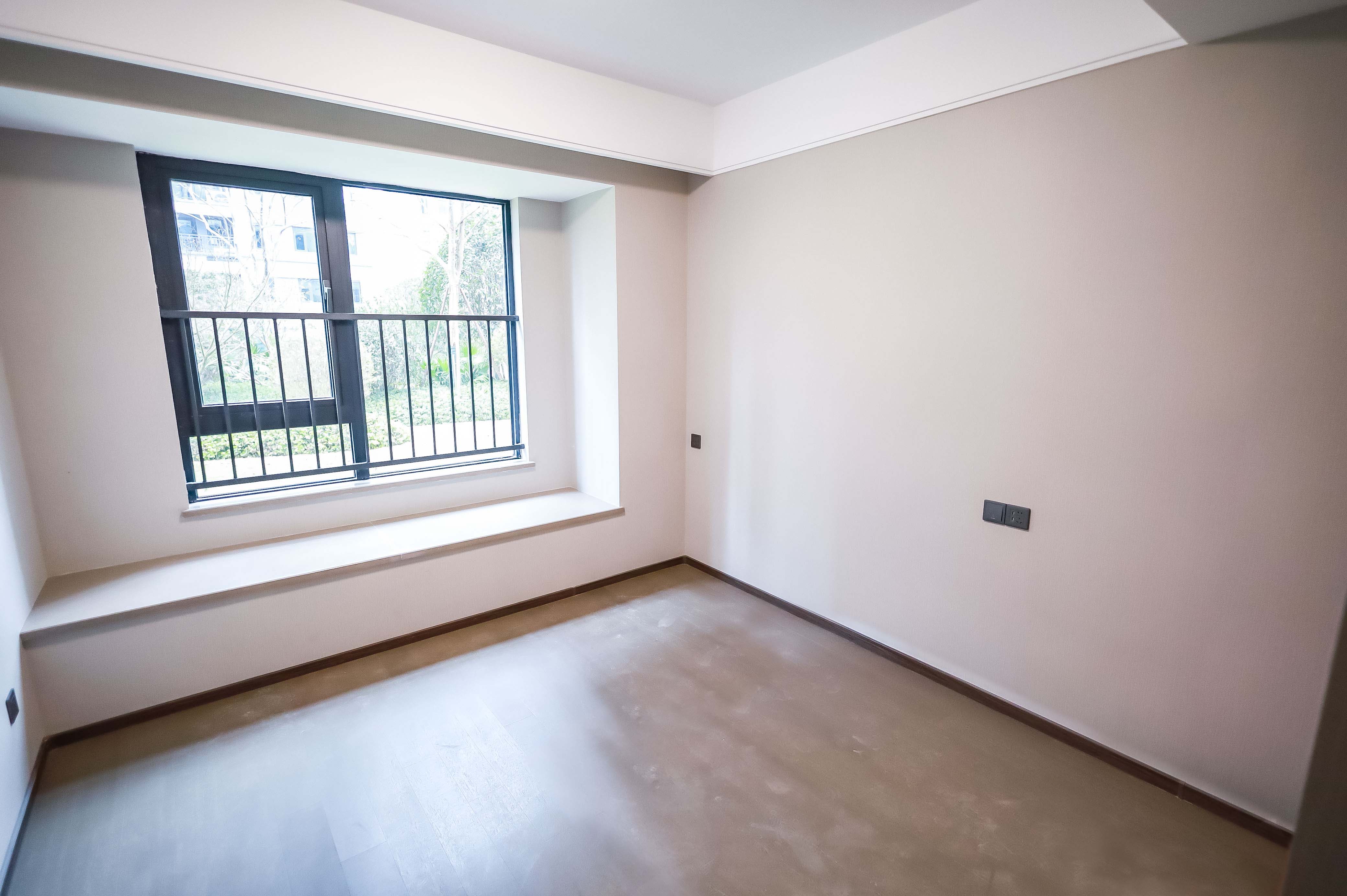 龙湖舜山府  4室2厅2卫    195.0万卧室