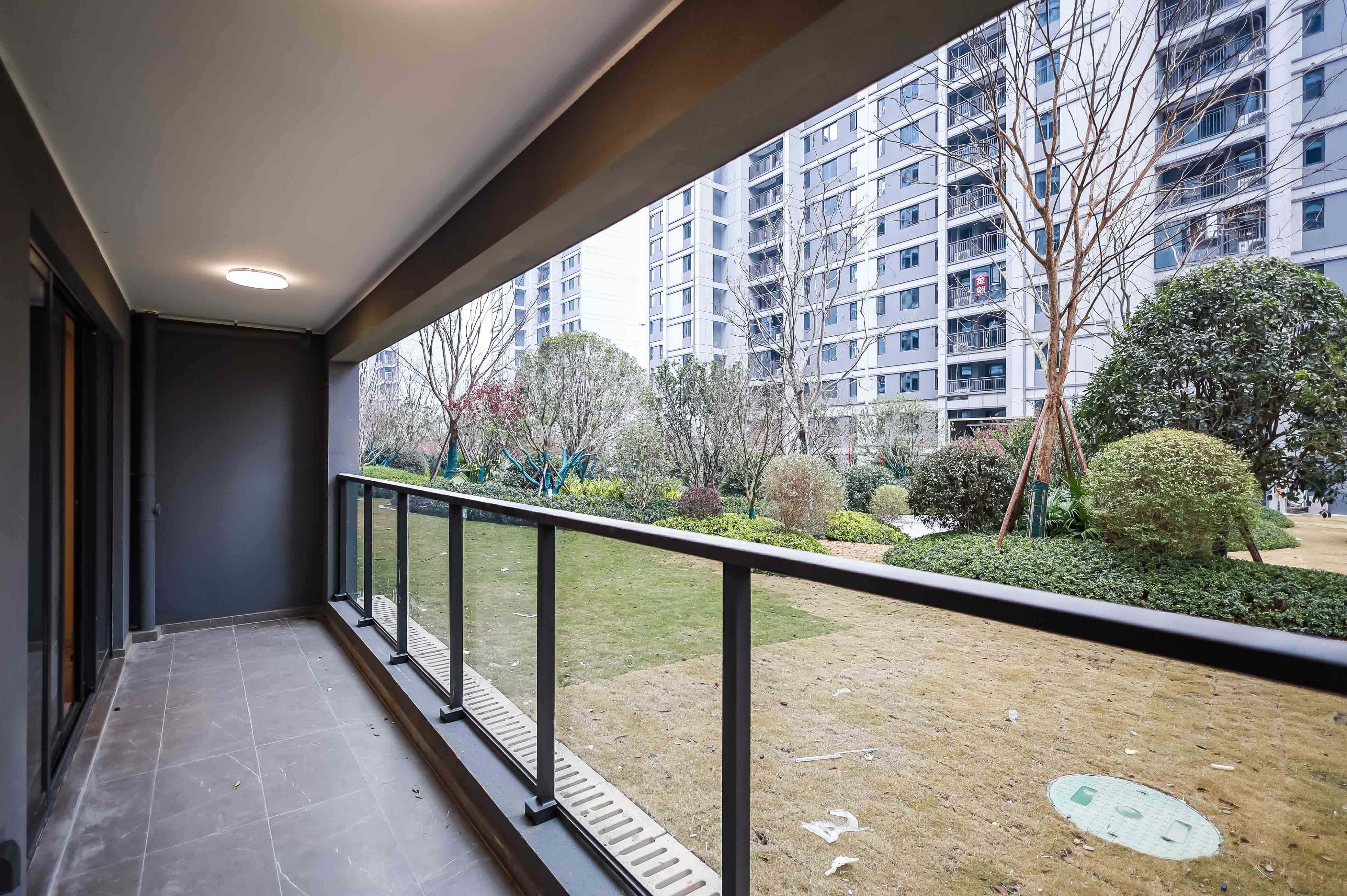 龙湖舜山府  4室2厅2卫    195.0万阳台