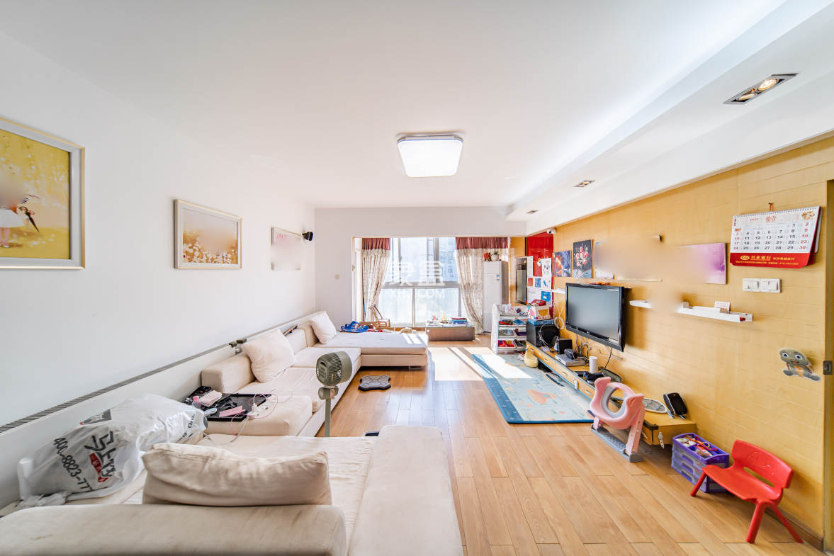 阳光100二期 3室2厅2卫 125.0万 阳光100二期 3室2厅2卫 125.0万客厅