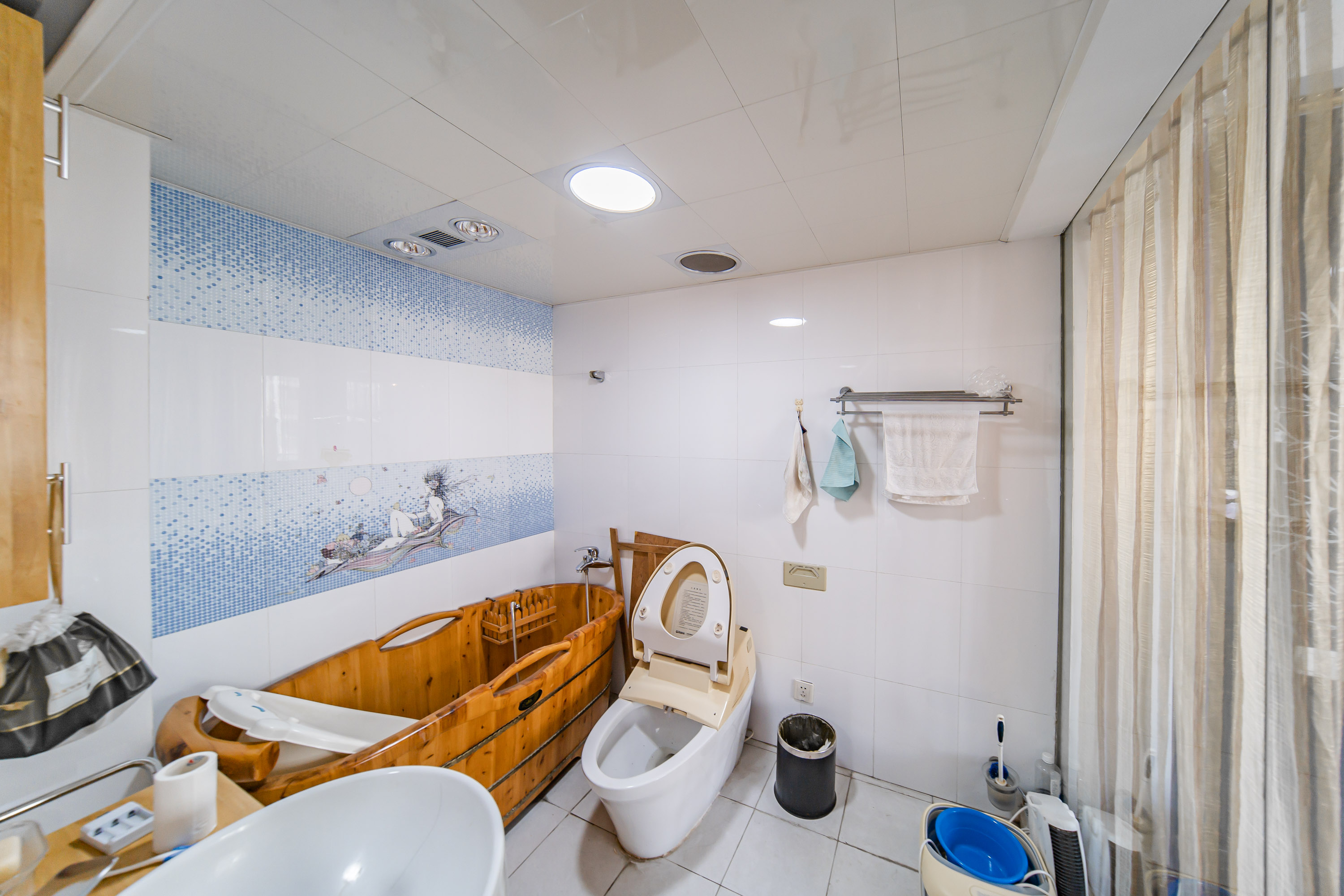 阳光100二期 3室2厅2卫 125.0万 阳光100二期 3室2厅2卫 125.0万卫生间