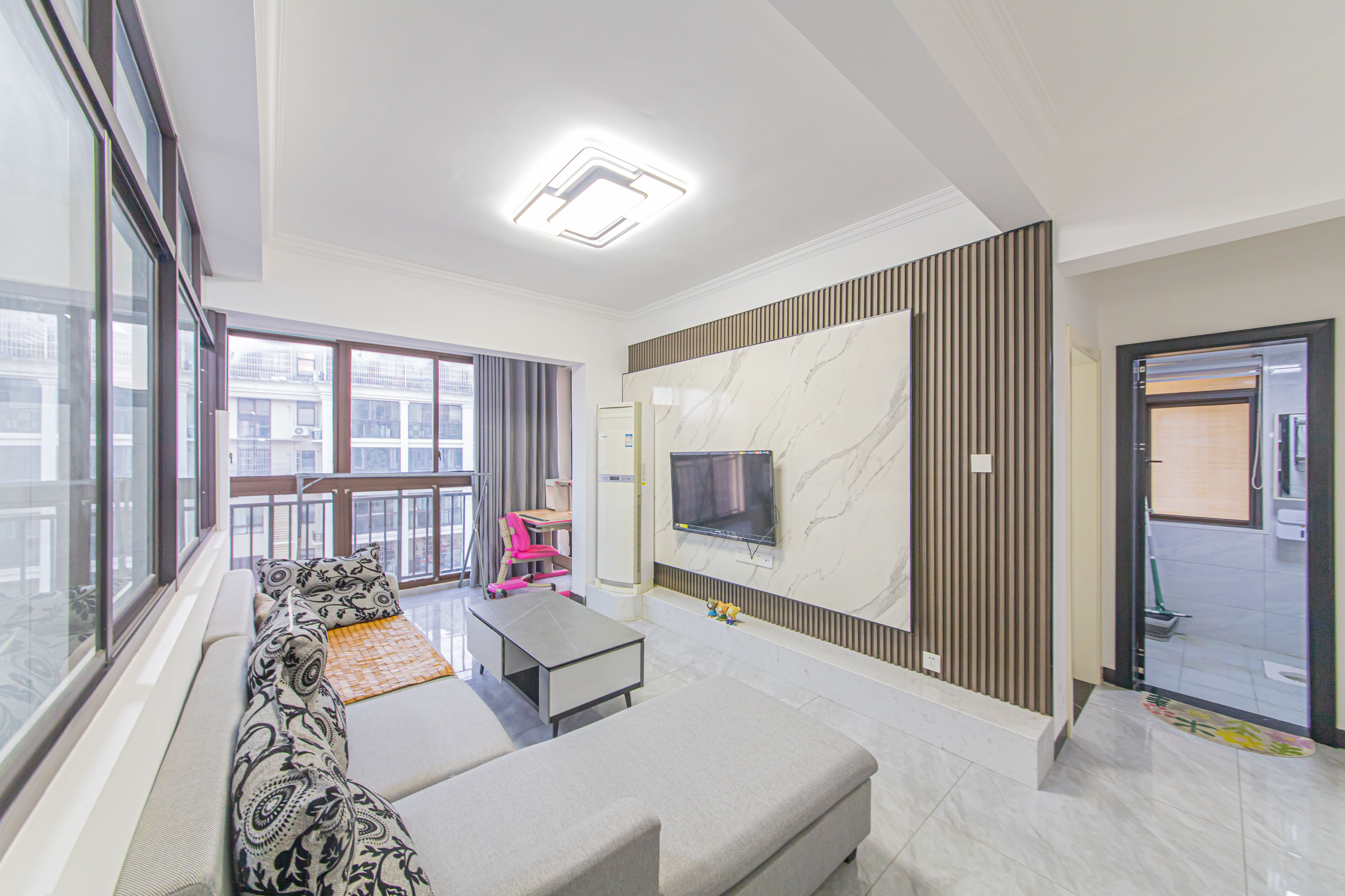 金房奥斯卡 2室2厅1卫 74.98万 金房奥斯卡 2室2厅1卫 74.98万客厅