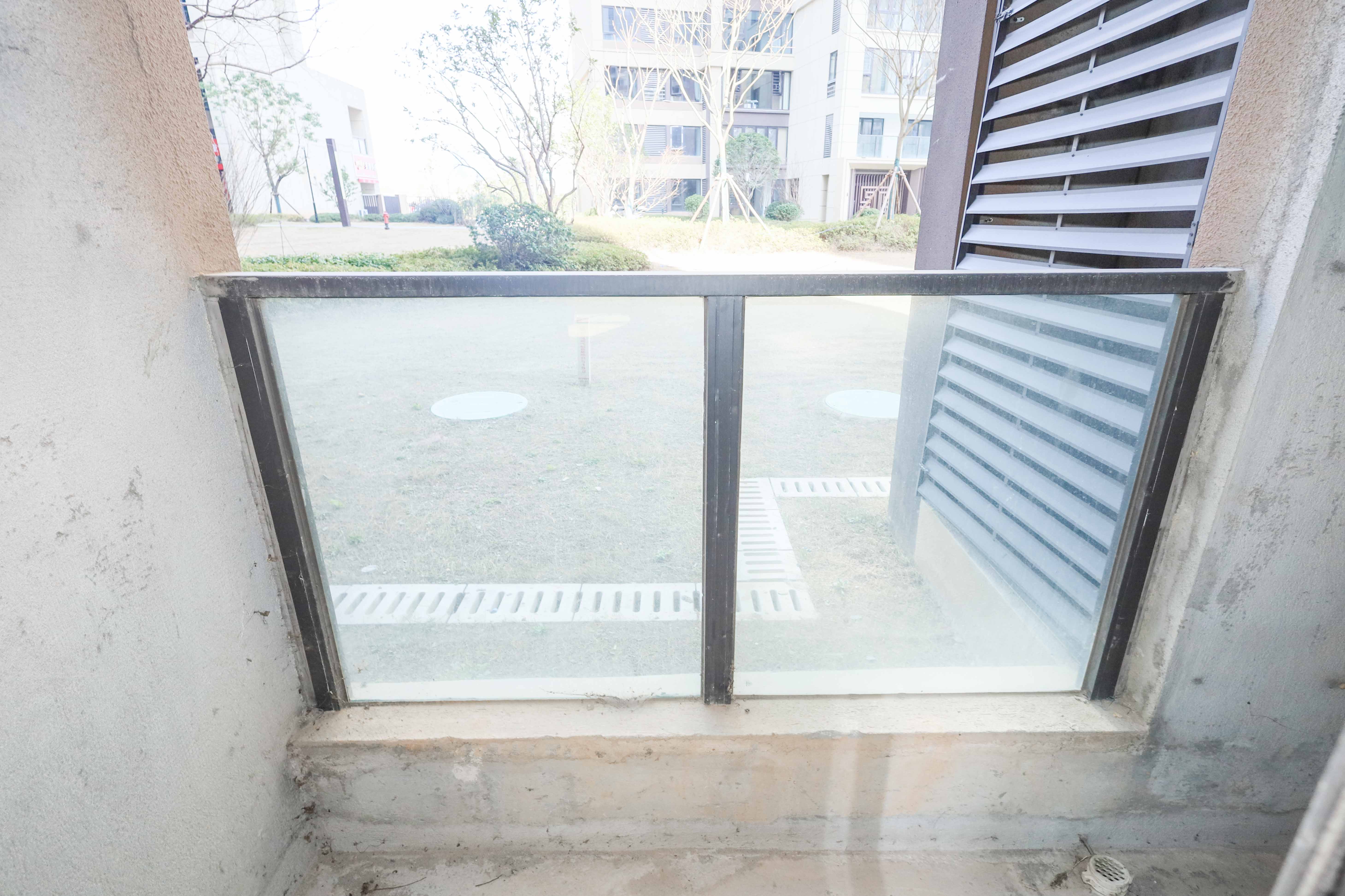 汉唐世家二期  4室2厅2卫   145.00万阳台