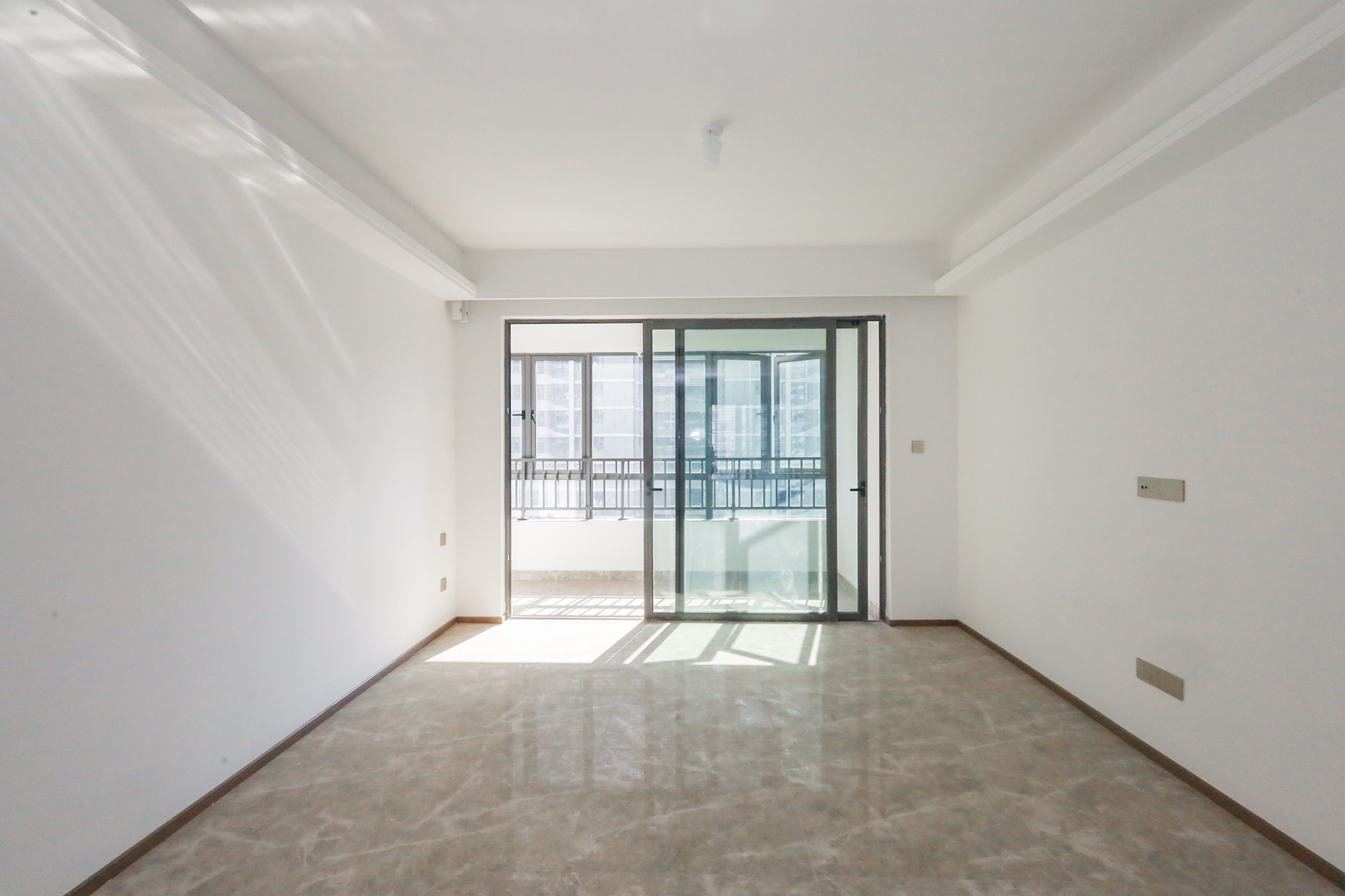 复地滨江金融中心 4室2厅2卫 280.0万 复地滨江金融中心 4室2厅2卫 280.0万客厅