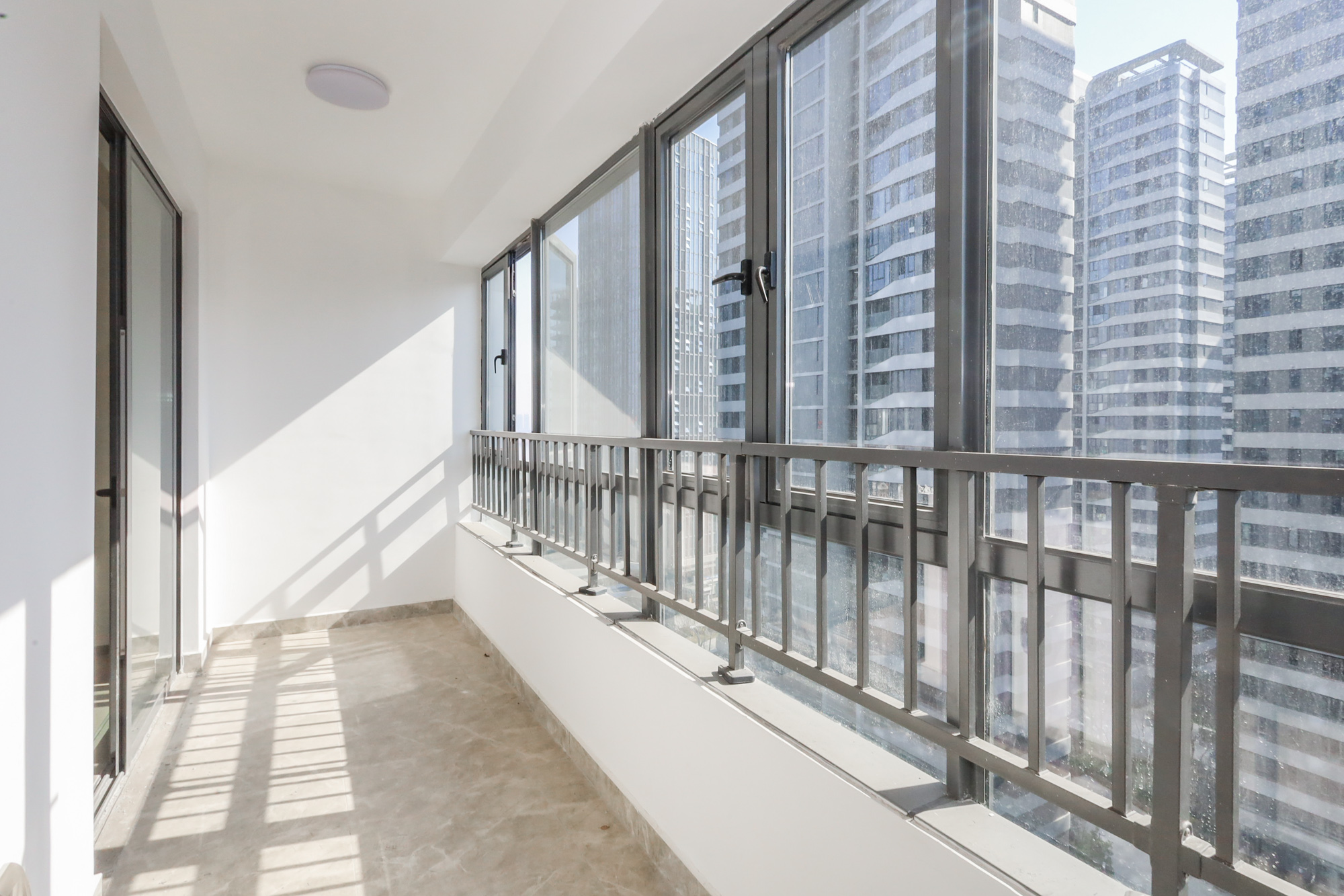 复地滨江金融中心 4室2厅2卫 280.0万 复地滨江金融中心 4室2厅2卫 280.0万阳台