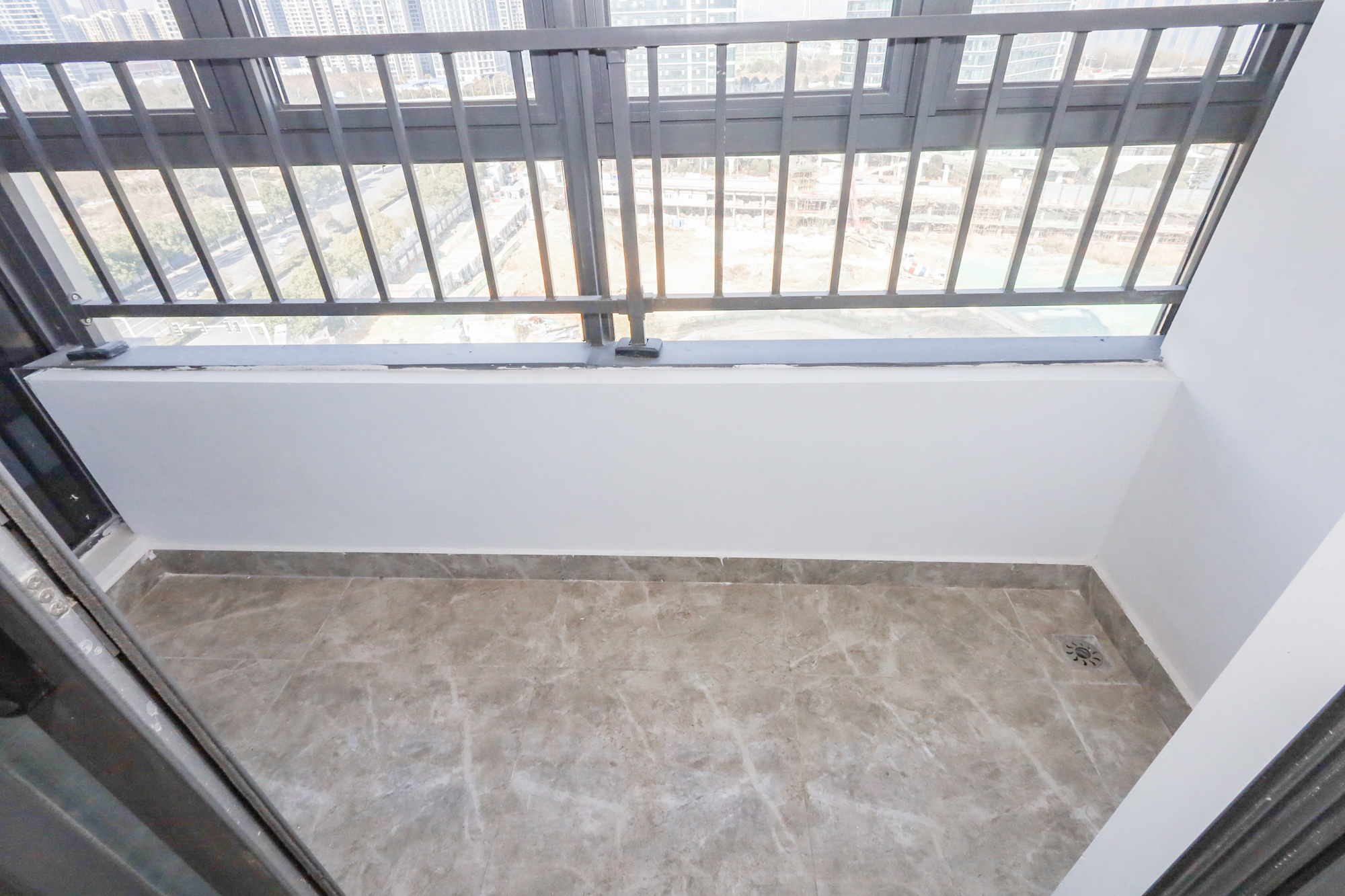 复地滨江金融中心 4室2厅2卫 280.0万 复地滨江金融中心 4室2厅2卫 280.0万阳台