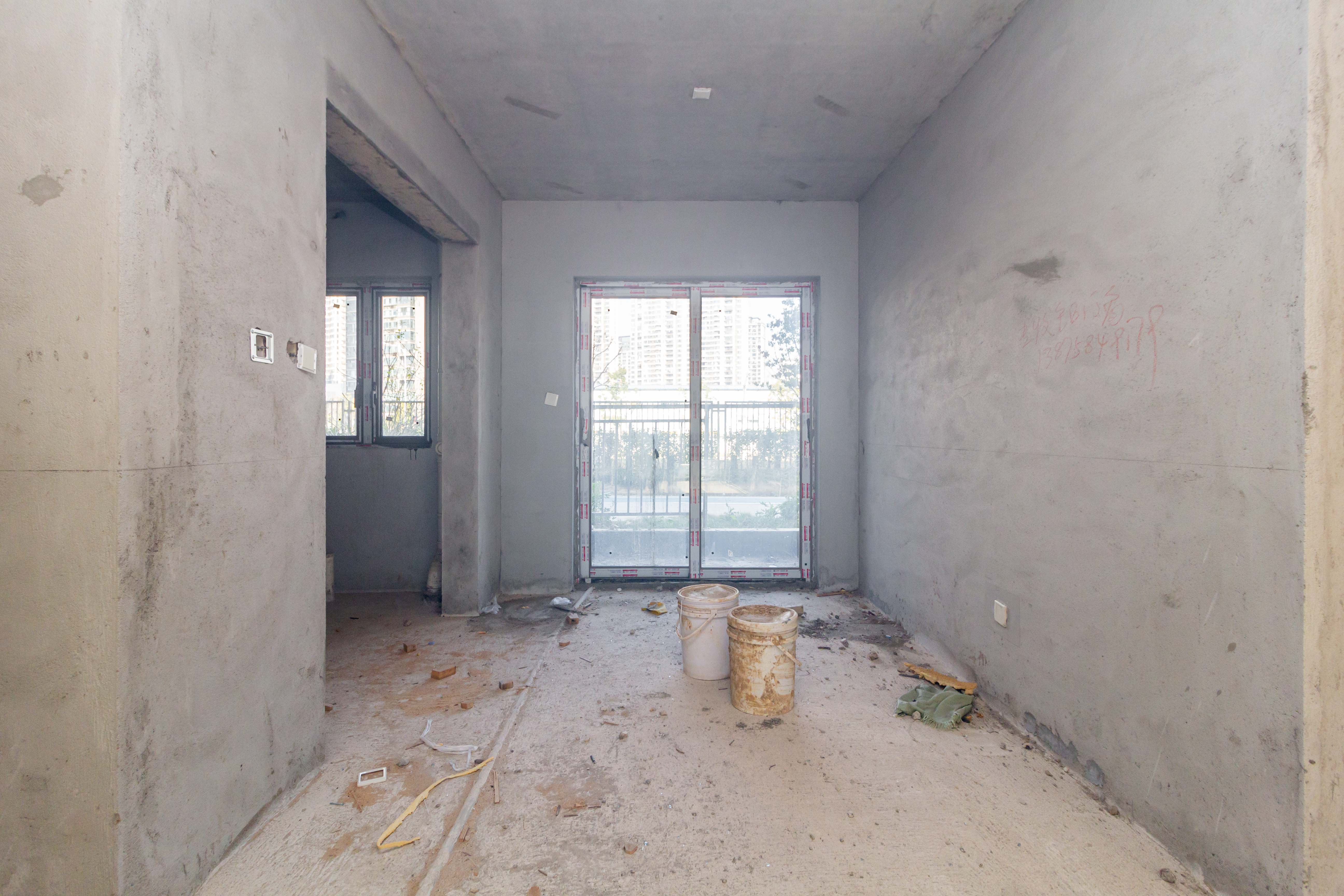 佳兆业滨江四季 4室2厅2卫 178.0万 佳兆业滨江四季 4室2厅2卫 178.0万客厅