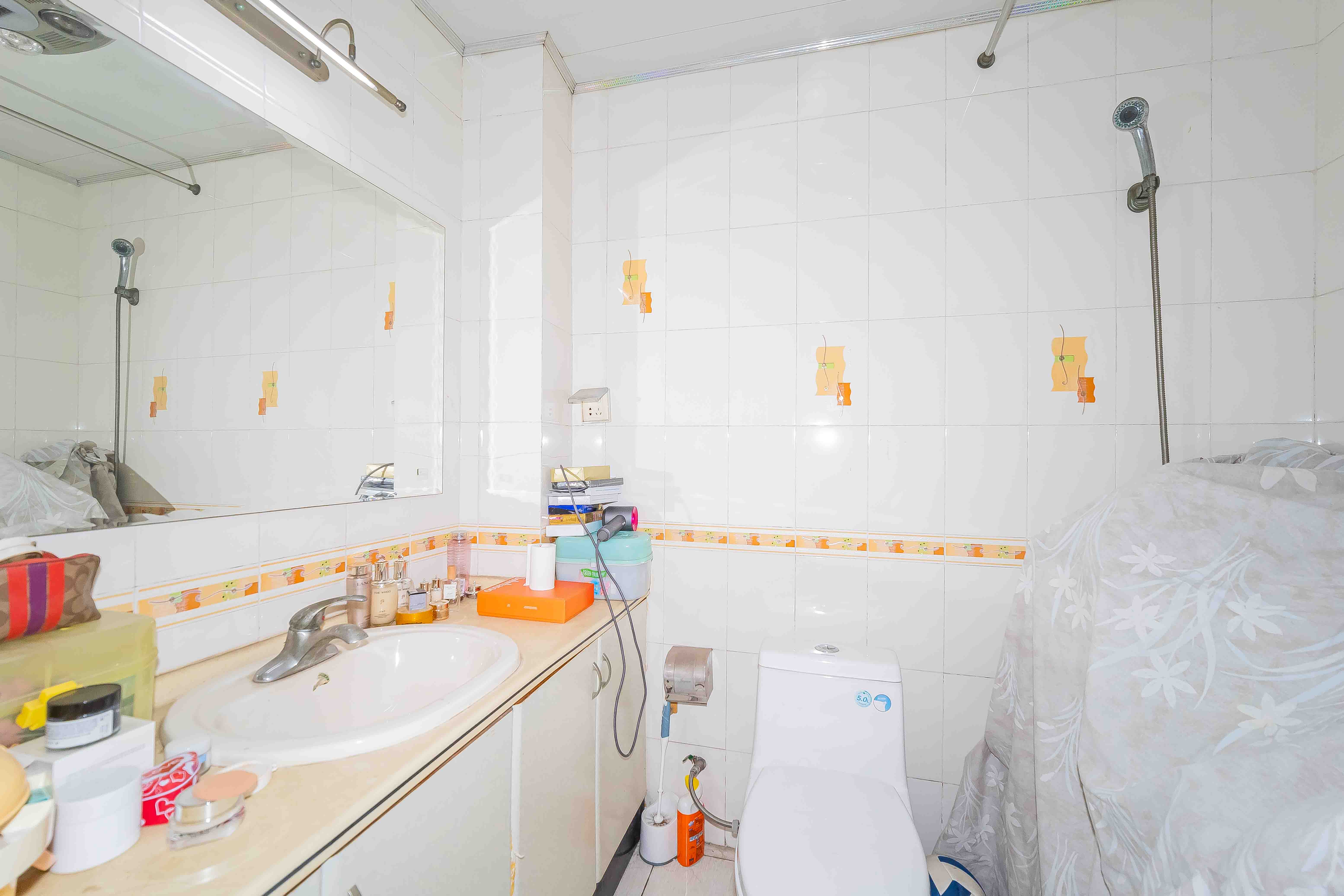 白沙苑 3室2厅2卫 68.0万 白沙苑 3室2厅2卫 68.0万卫生间