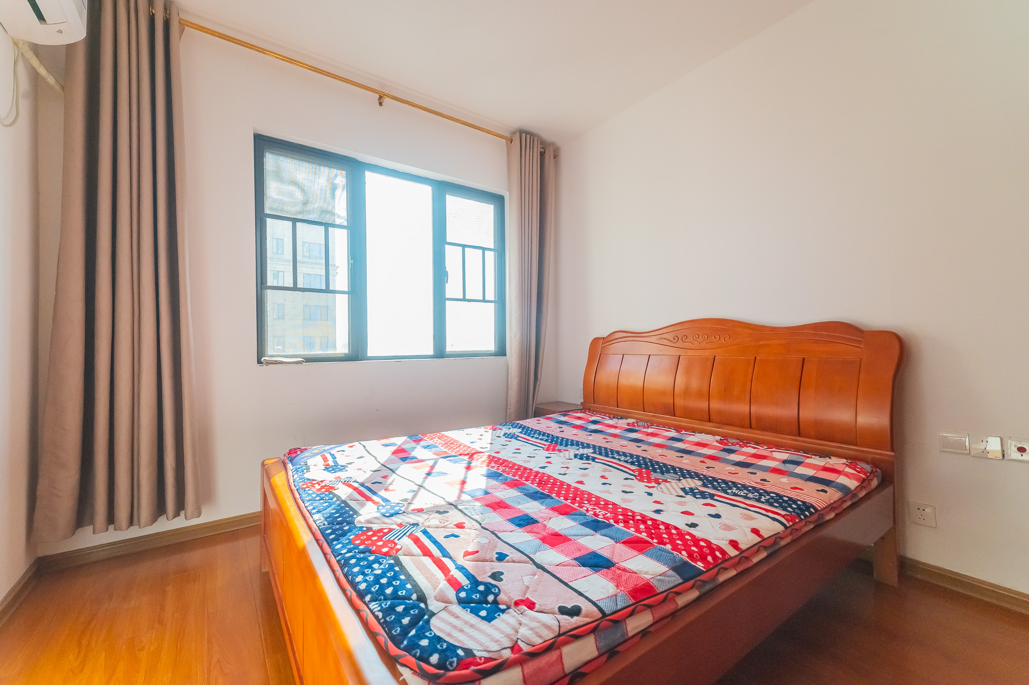 星湖湾二期高层  3室2厅1卫    75.0万 星湖湾二期高层  3室2厅1卫    75.0万卧室