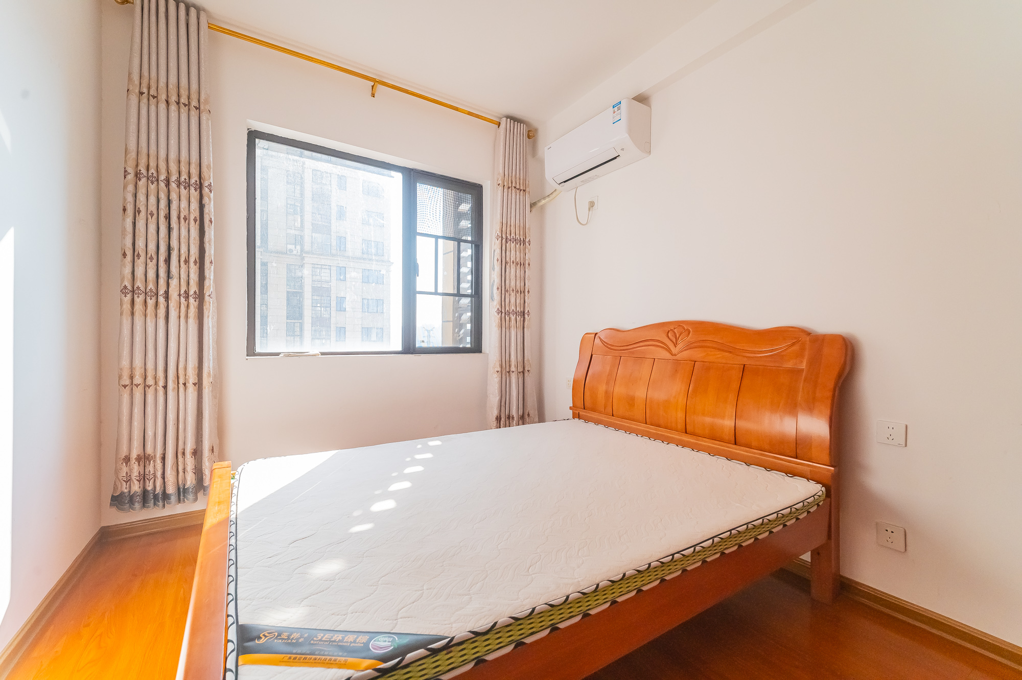 星湖湾二期高层  3室2厅1卫    75.0万 星湖湾二期高层  3室2厅1卫    75.0万卧室