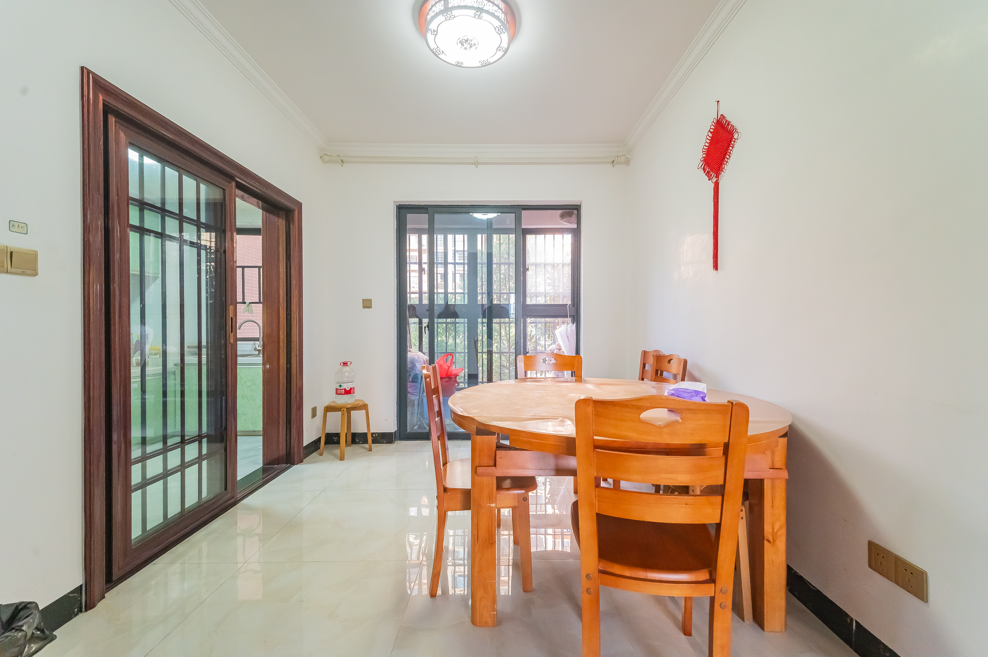 深业睿城  4室2厅2卫    107.0万 深业睿城  4室2厅2卫    107.0万客厅