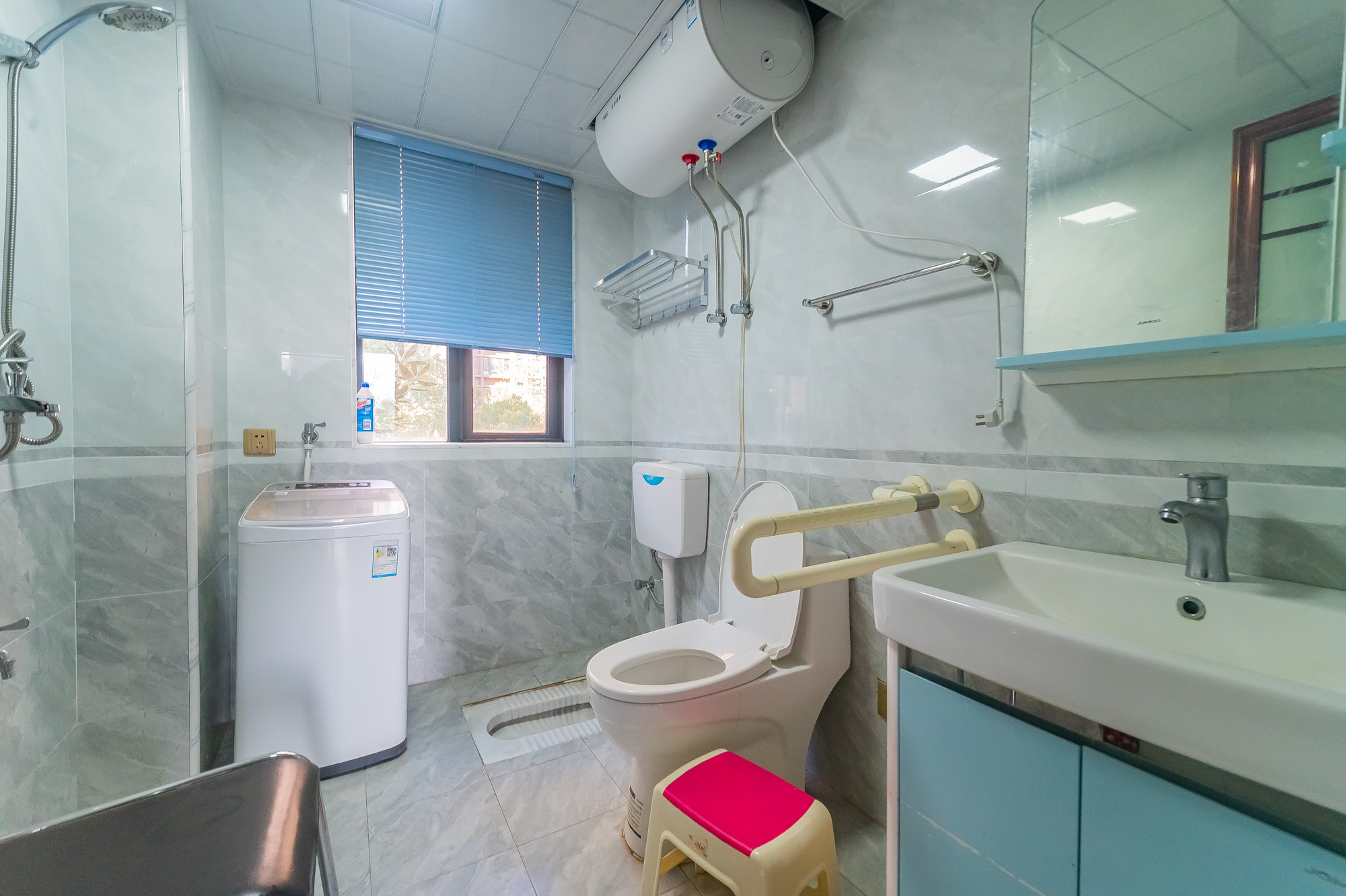 深业睿城  4室2厅2卫    107.0万 深业睿城  4室2厅2卫    107.0万卫生间