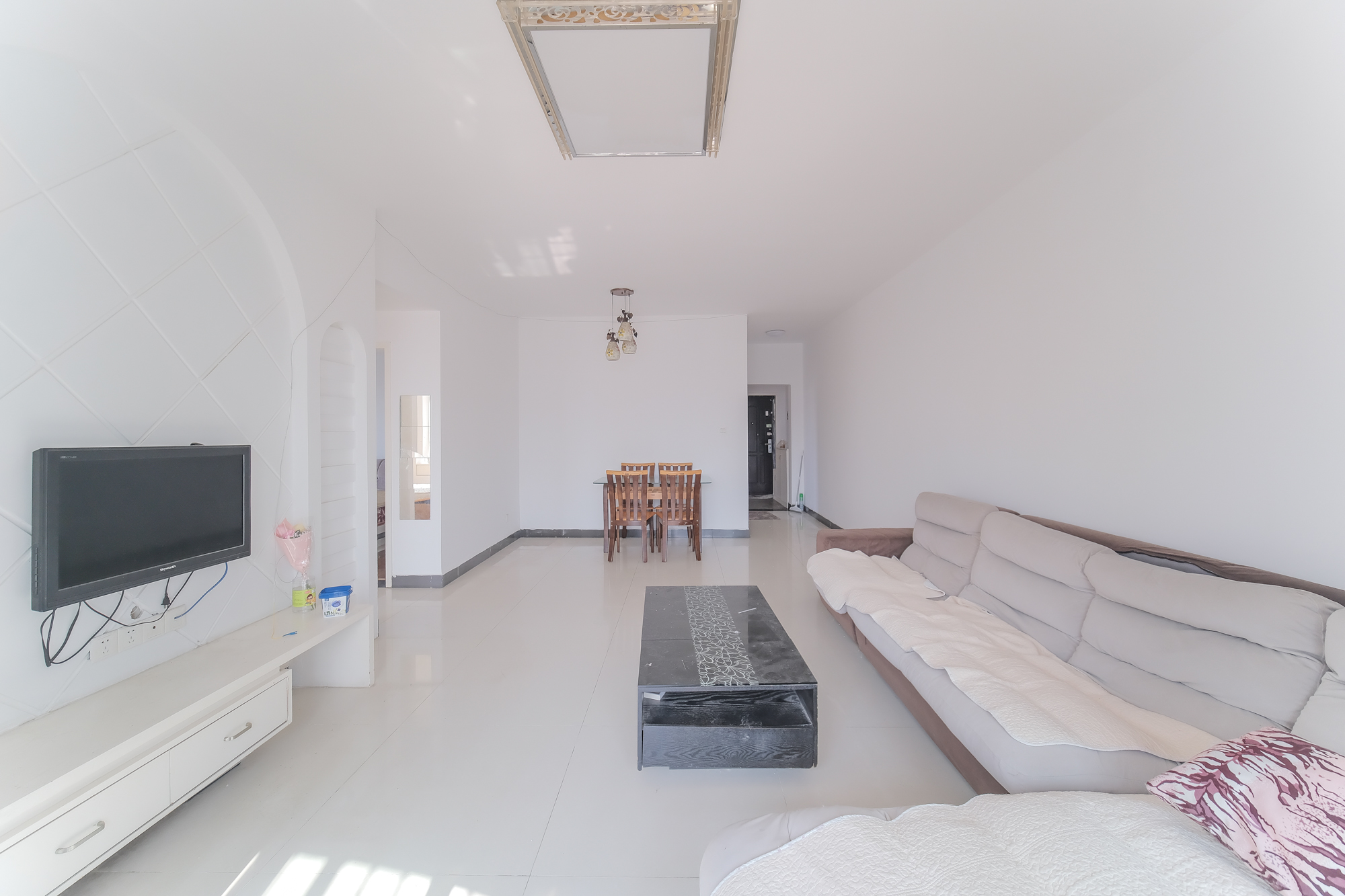 世景华庭 2室2厅1卫 42.0万 世景华庭 2室2厅1卫 42.0万客厅