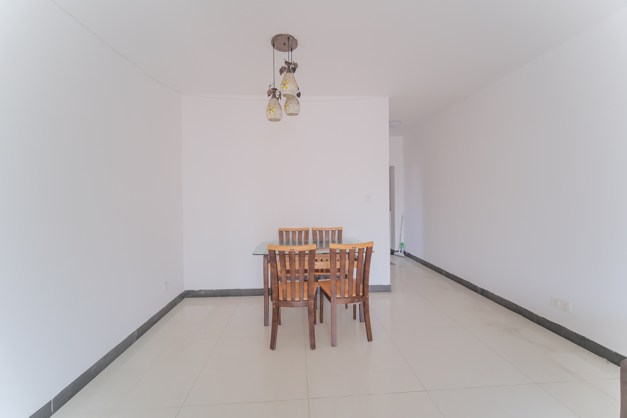 世景华庭 2室2厅1卫 42.0万 世景华庭 2室2厅1卫 42.0万客厅