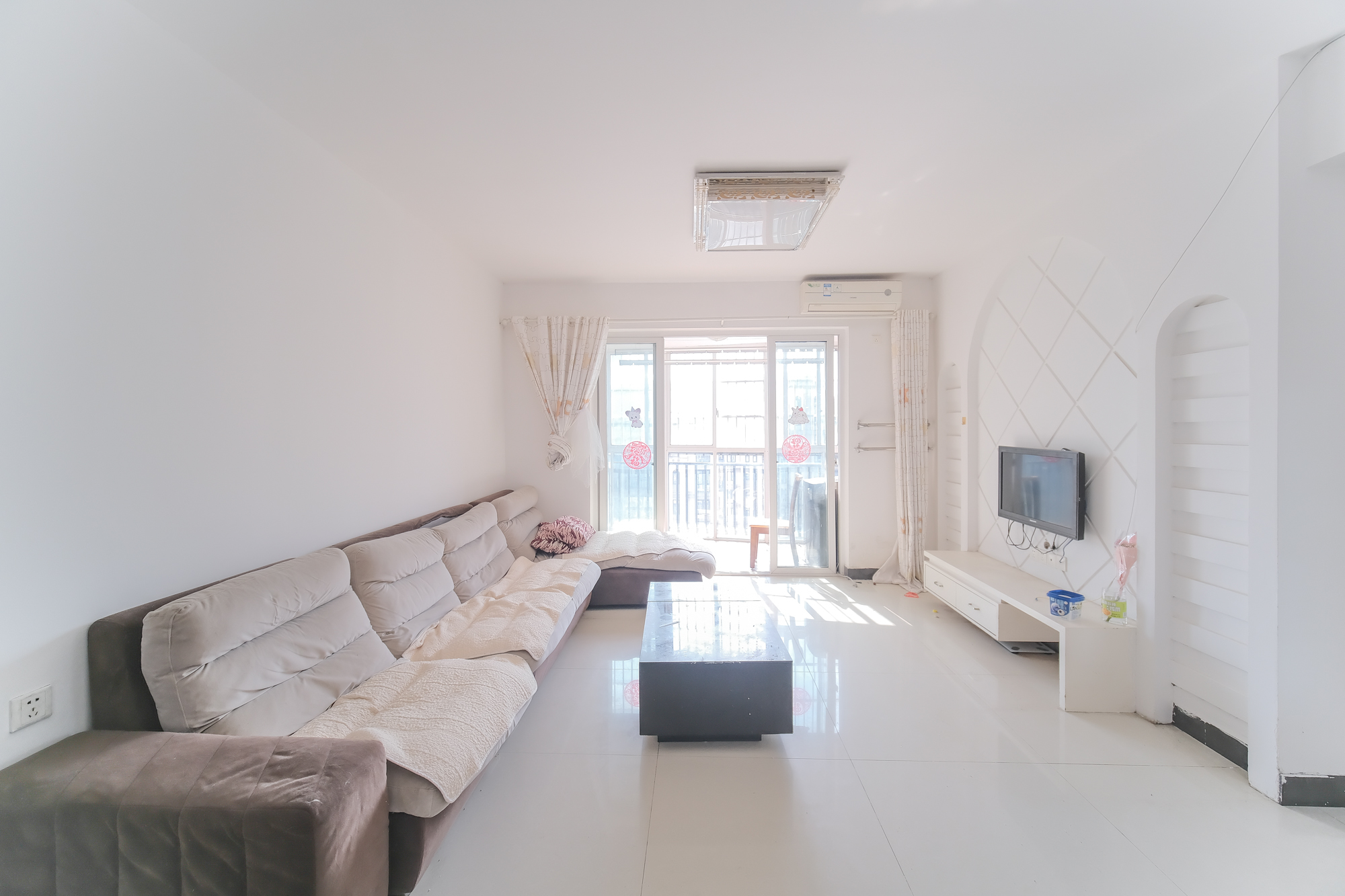 世景华庭 2室2厅1卫 42.0万 世景华庭 2室2厅1卫 42.0万客厅