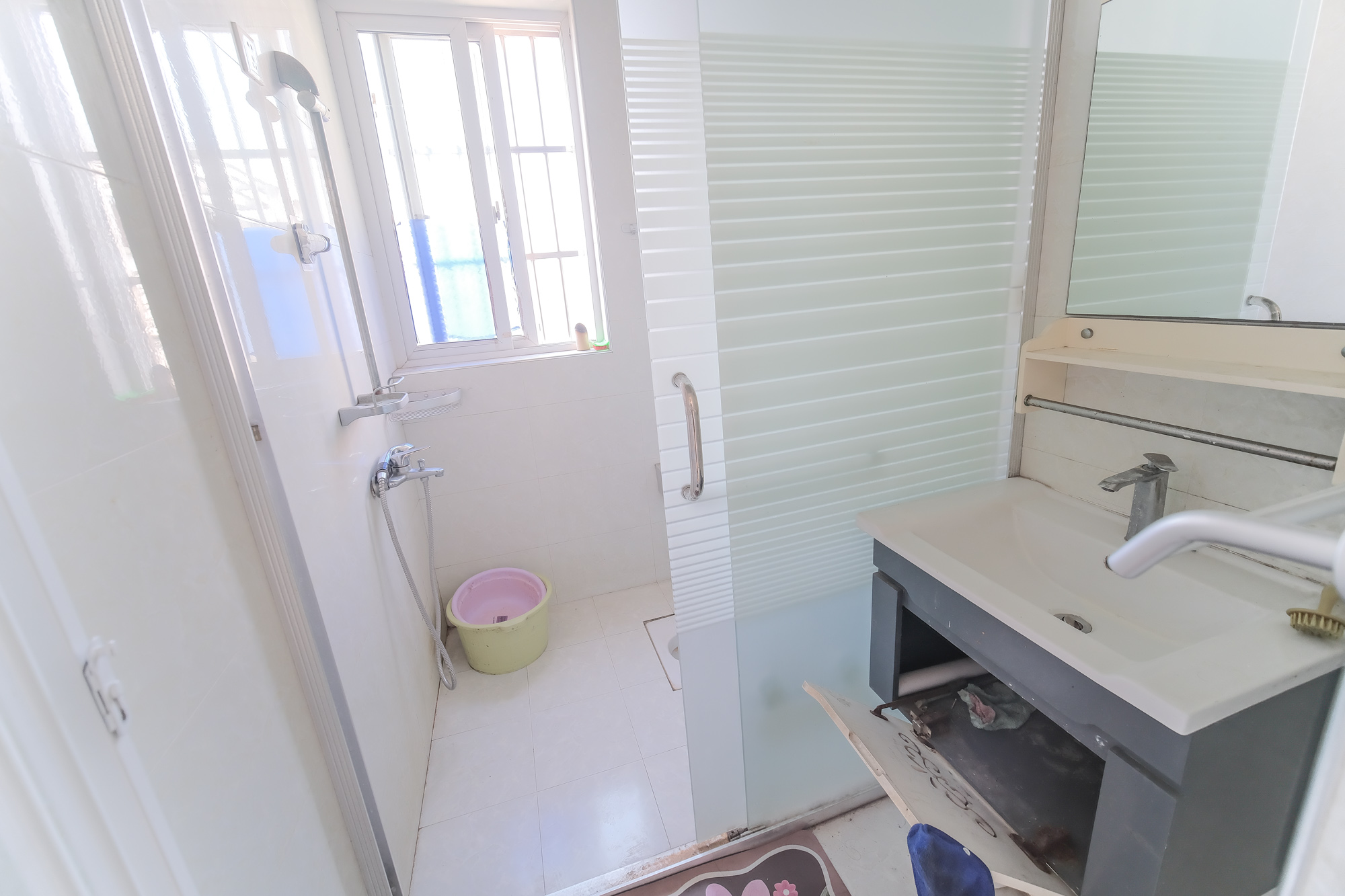 世景华庭 2室2厅1卫 42.0万 世景华庭 2室2厅1卫 42.0万卫生间