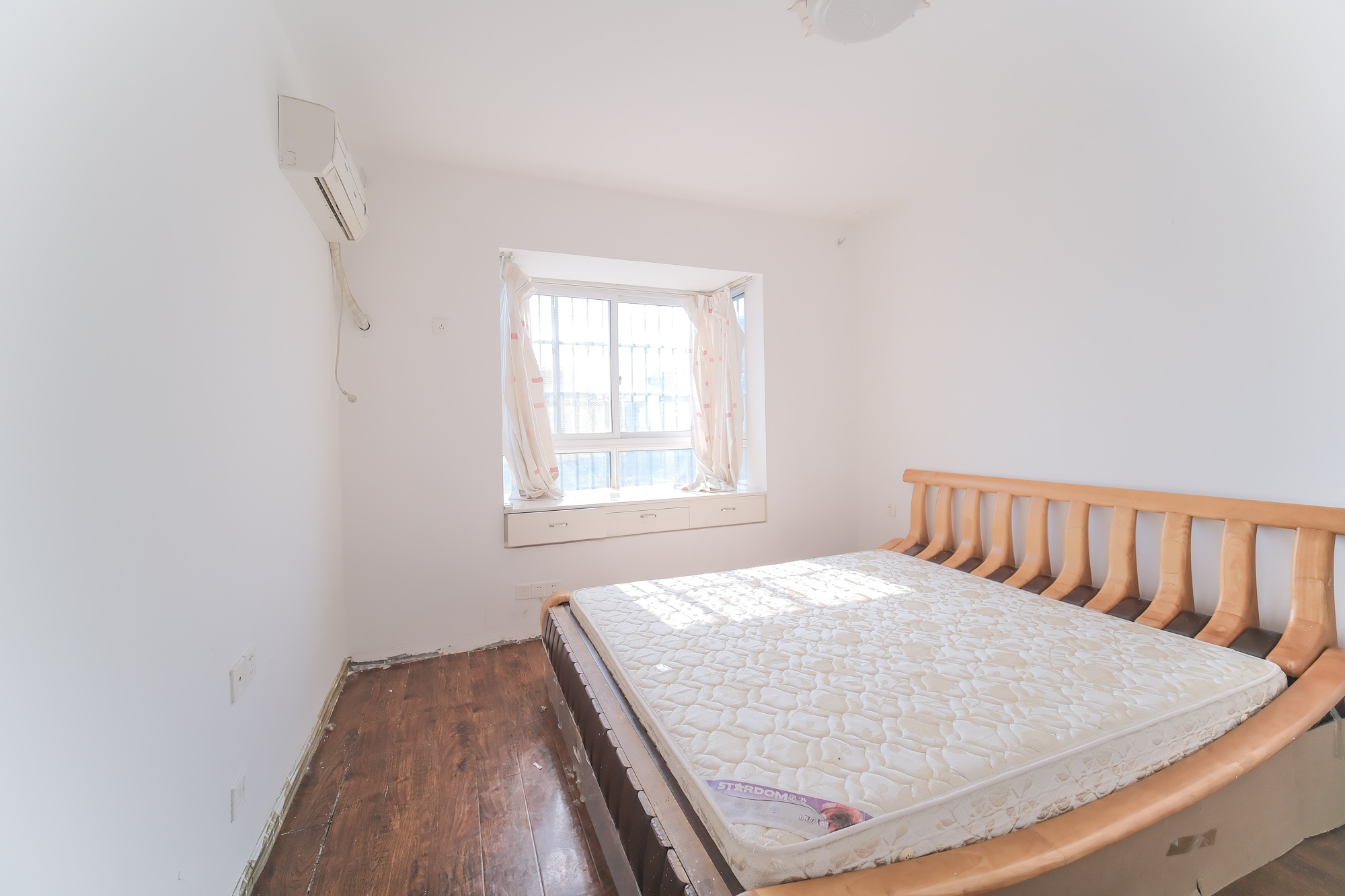 世景华庭 2室2厅1卫 42.0万 世景华庭 2室2厅1卫 42.0万卧室