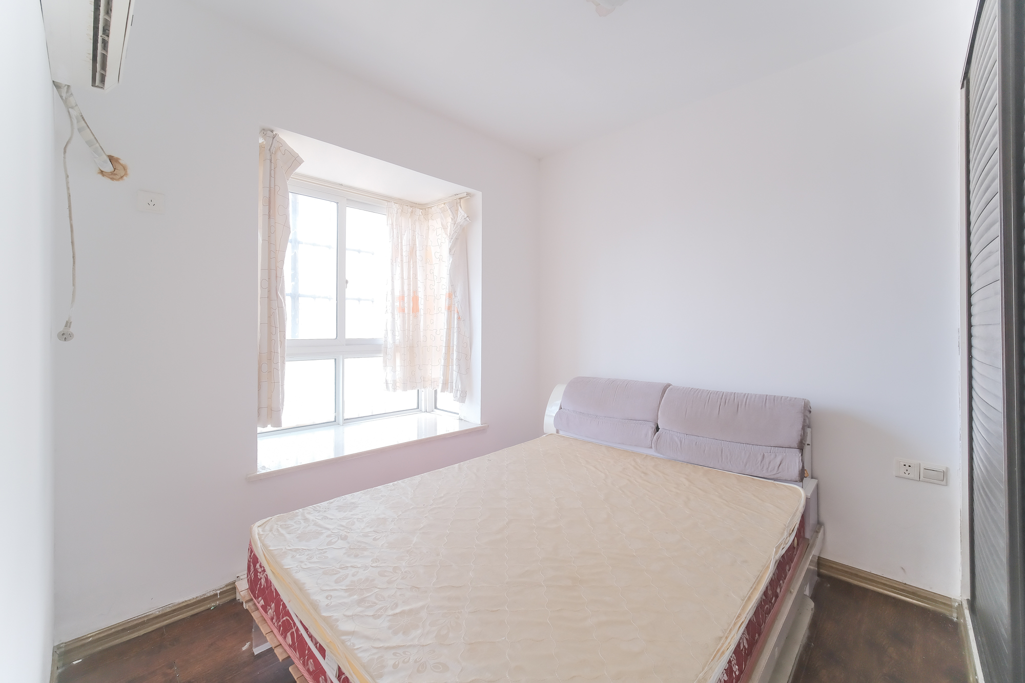 世景华庭 2室2厅1卫 42.0万 世景华庭 2室2厅1卫 42.0万卧室