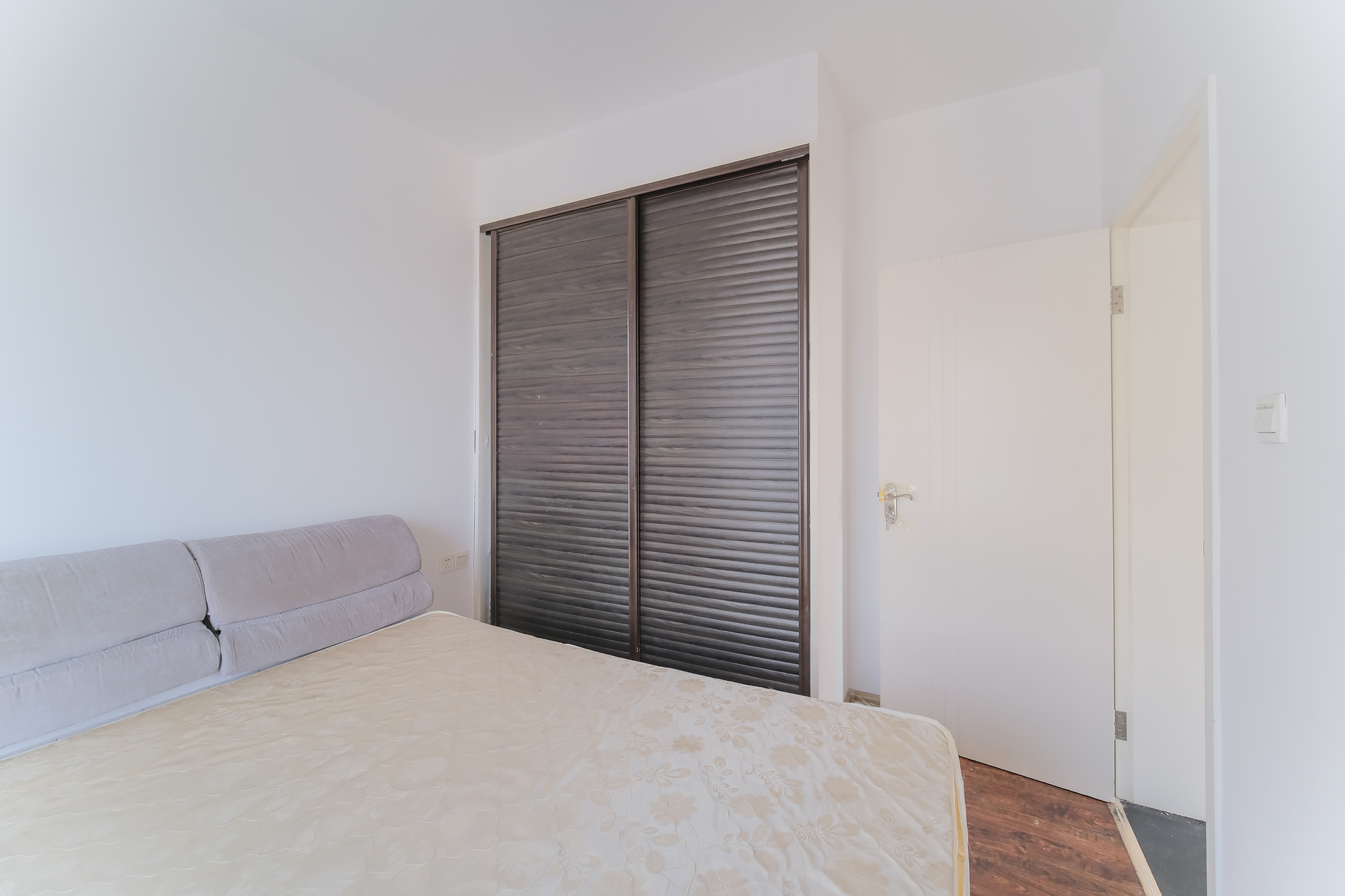 世景华庭 2室2厅1卫 42.0万 世景华庭 2室2厅1卫 42.0万卧室