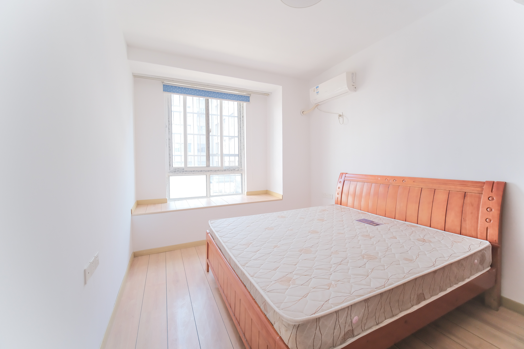 山水湾 2室2厅1卫 33.0万 山水湾 2室2厅1卫 33.0万卧室