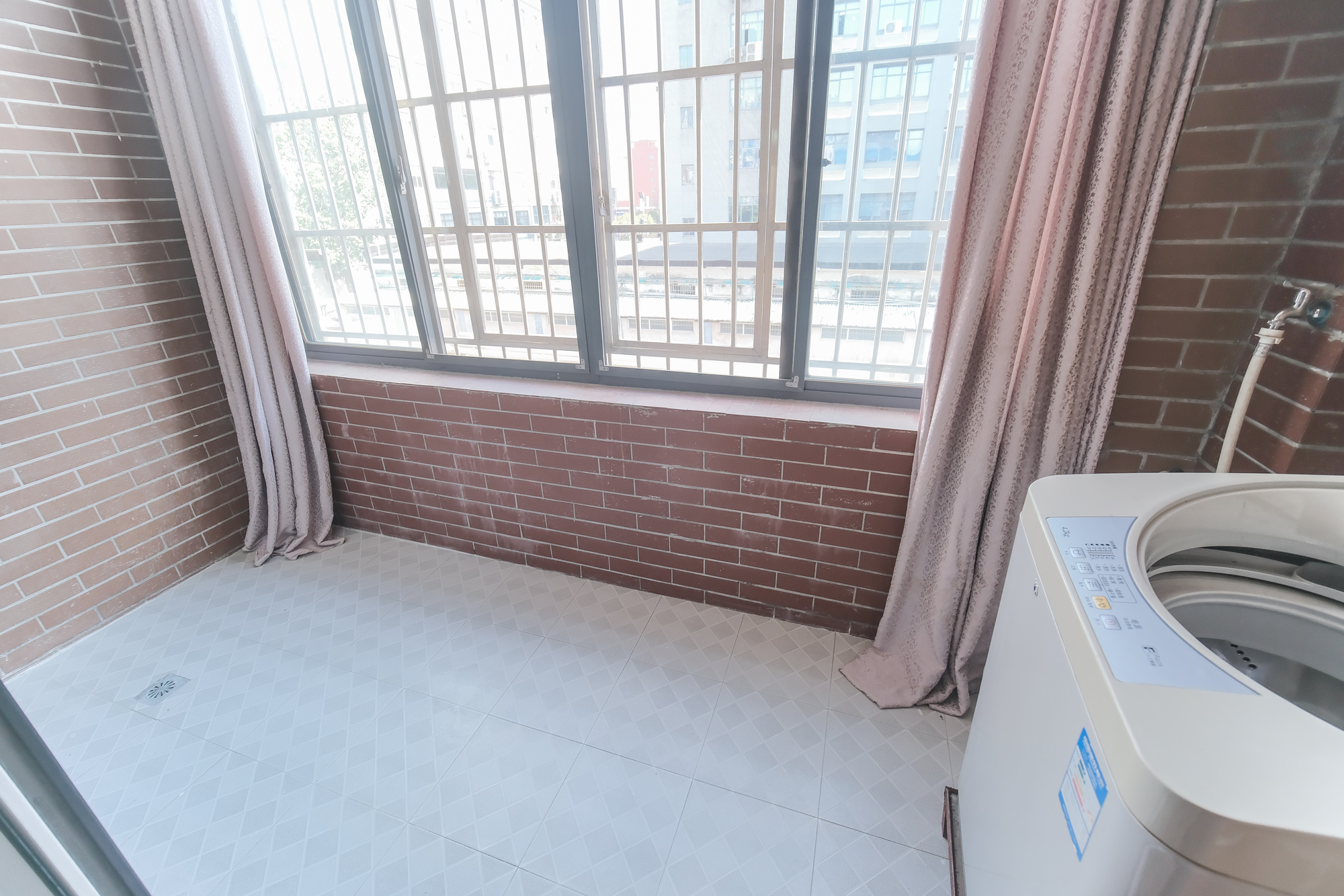 山水湾 2室2厅1卫 33.0万 山水湾 2室2厅1卫 33.0万阳台