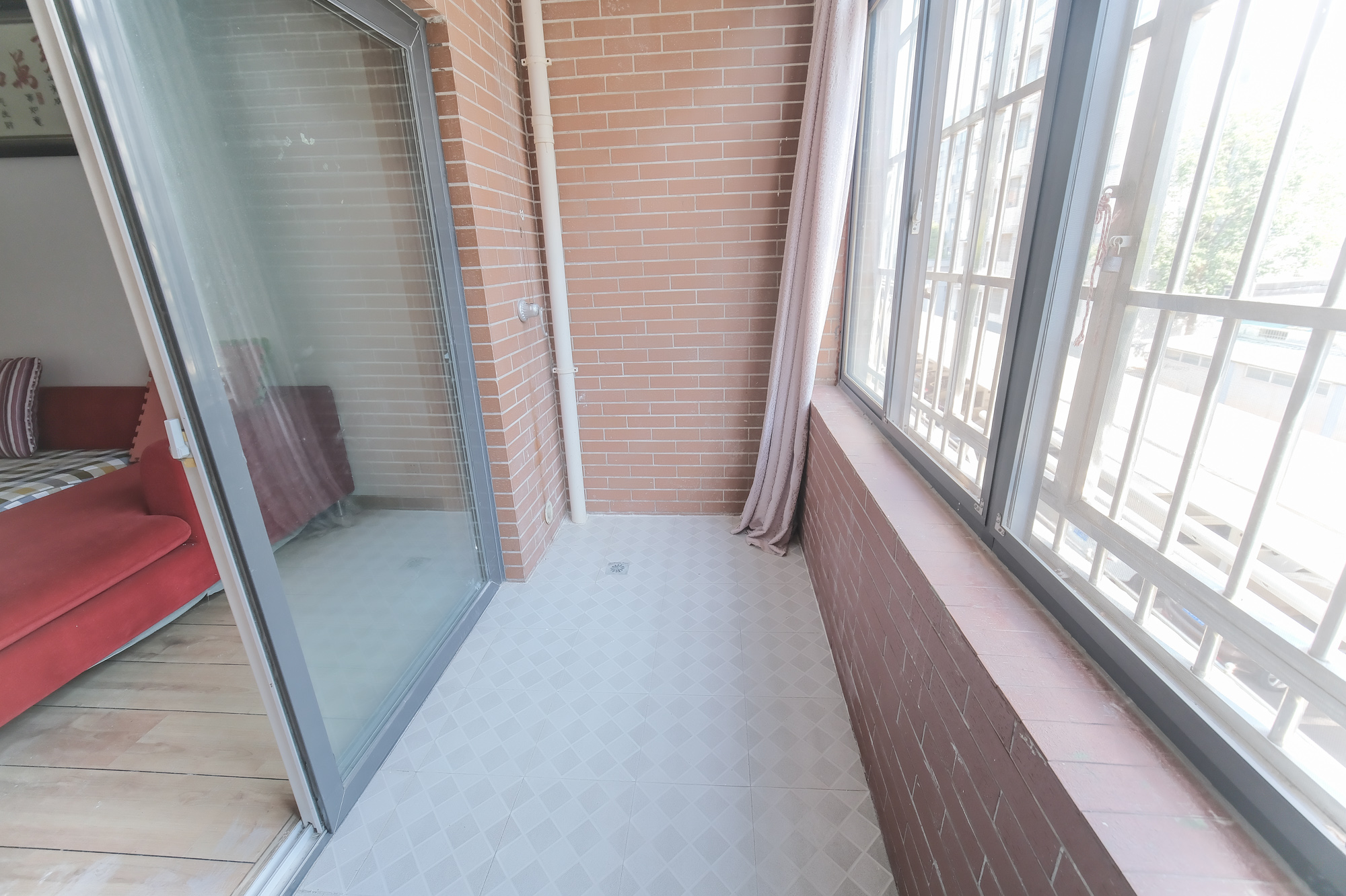 山水湾 2室2厅1卫 33.0万 山水湾 2室2厅1卫 33.0万阳台