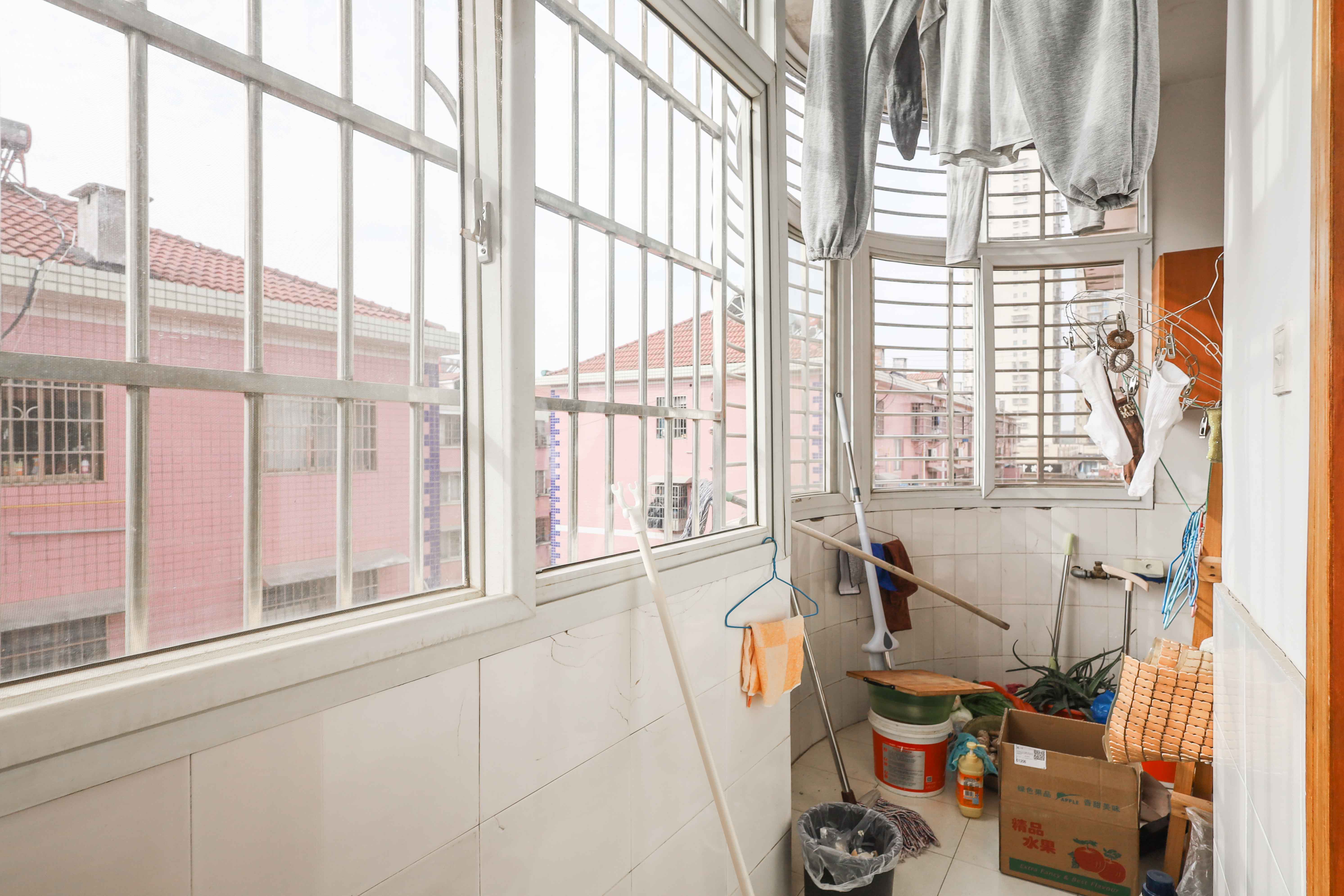 雷锋机电市场一期  3室2厅2卫    58.0万 雷锋机电市场一期  3室2厅2卫    58.0万阳台