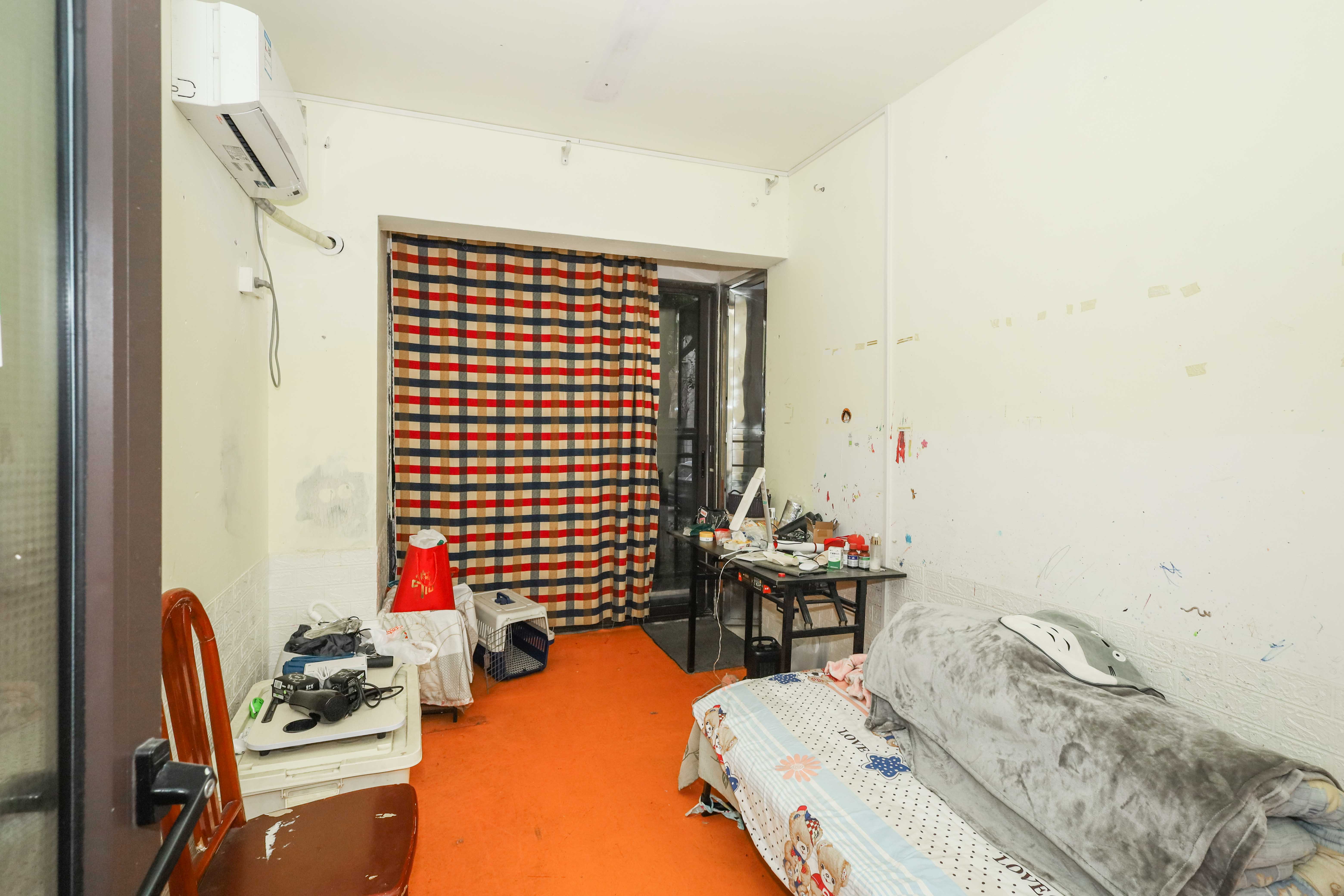 保利麓谷林语F区  3室1厅1卫   130.00万卧室