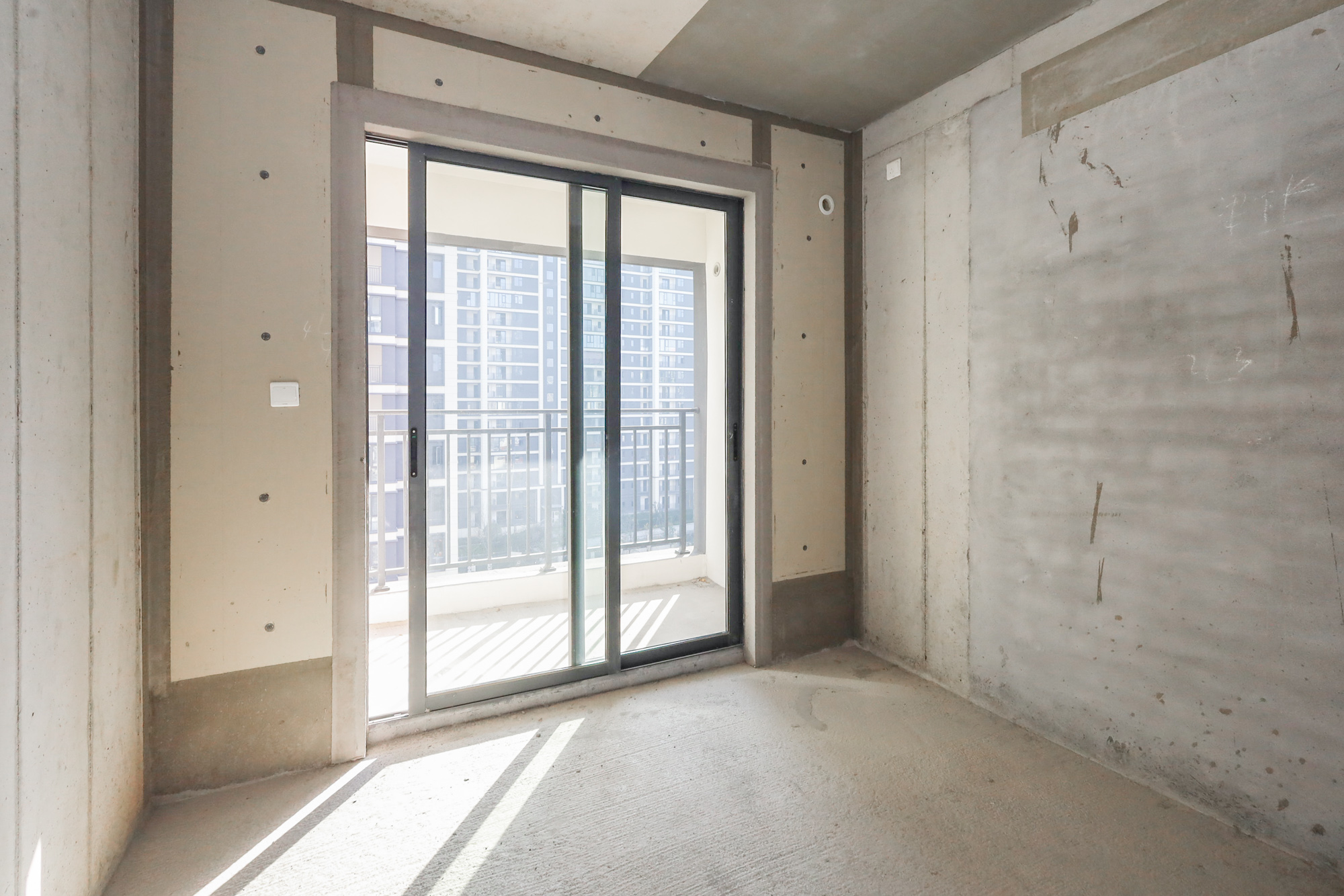 轨道中建麓江府  4室2厅2卫   235.00万卧室