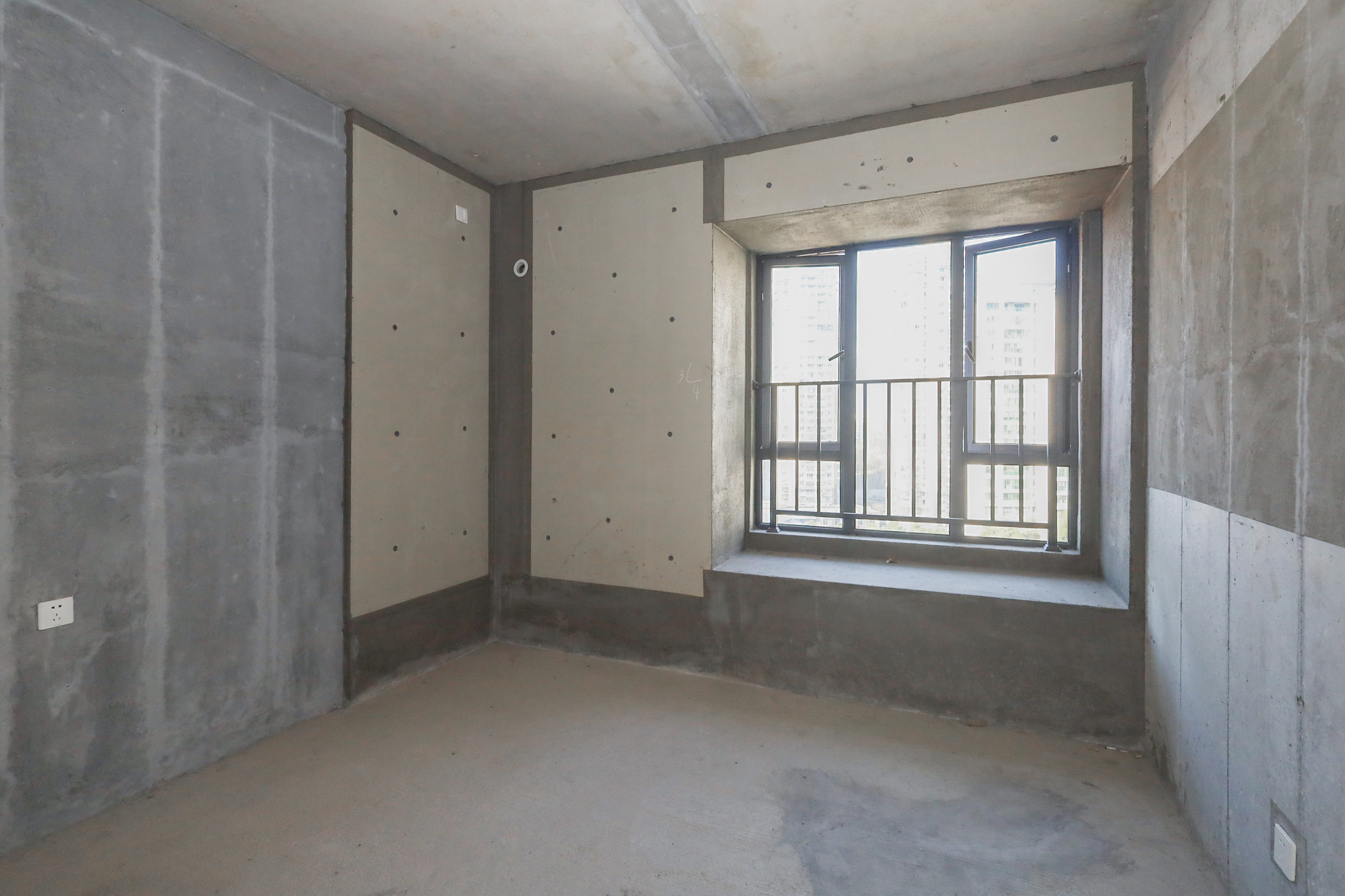 轨道中建麓江府  4室2厅2卫   235.00万卧室