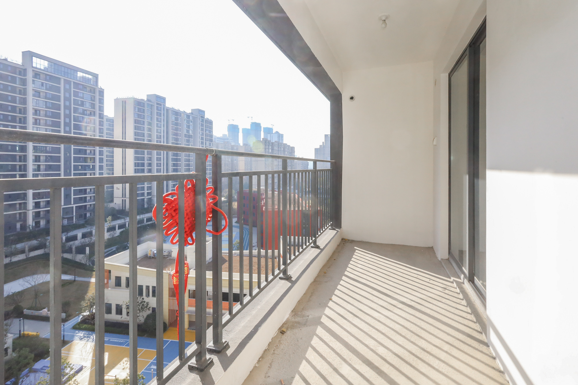 轨道中建麓江府  4室2厅2卫   235.00万阳台