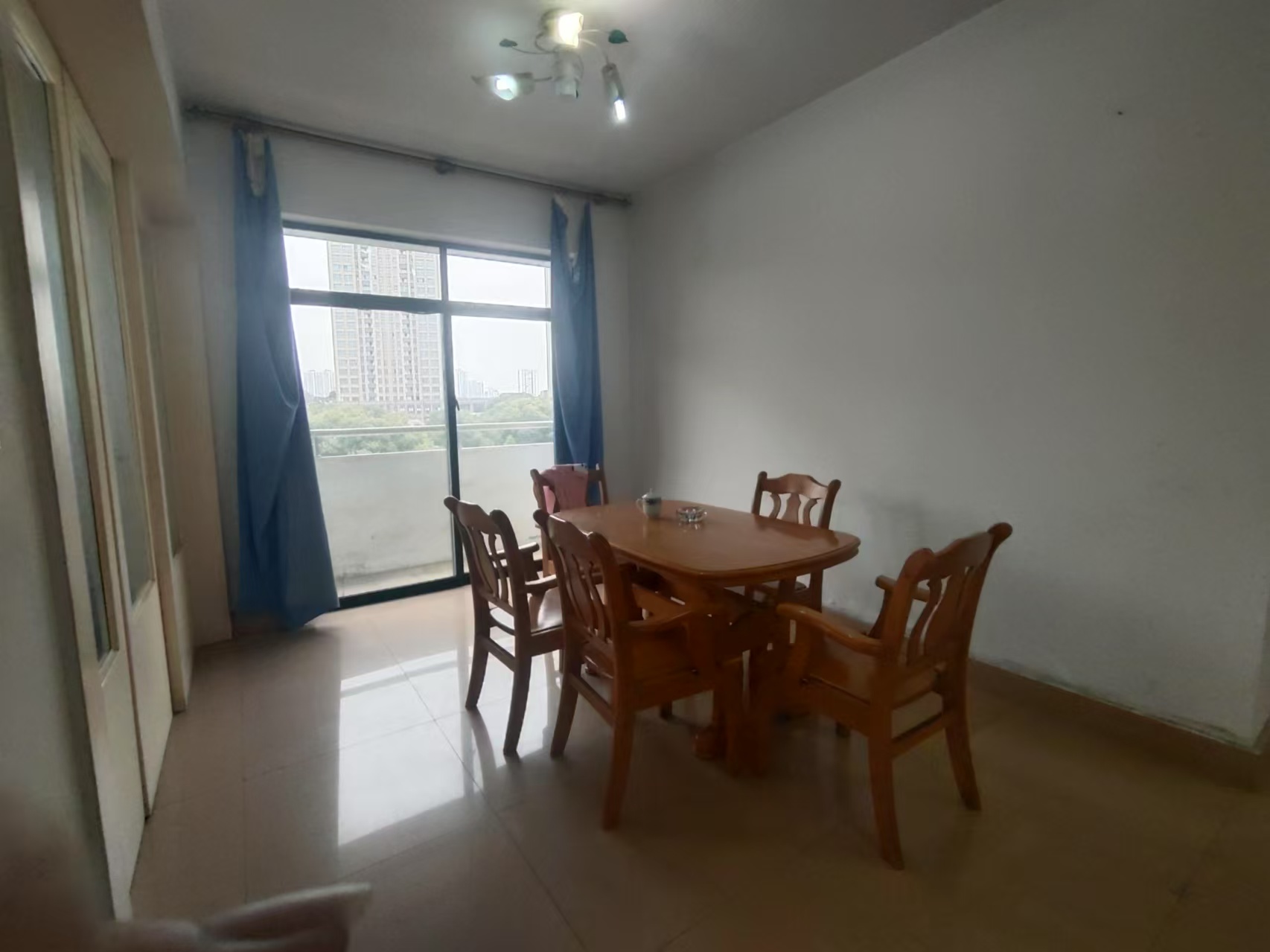 海创明珠花园 4室2厅2卫 70.0万 海创明珠花园 4室2厅2卫 70.0万室内图