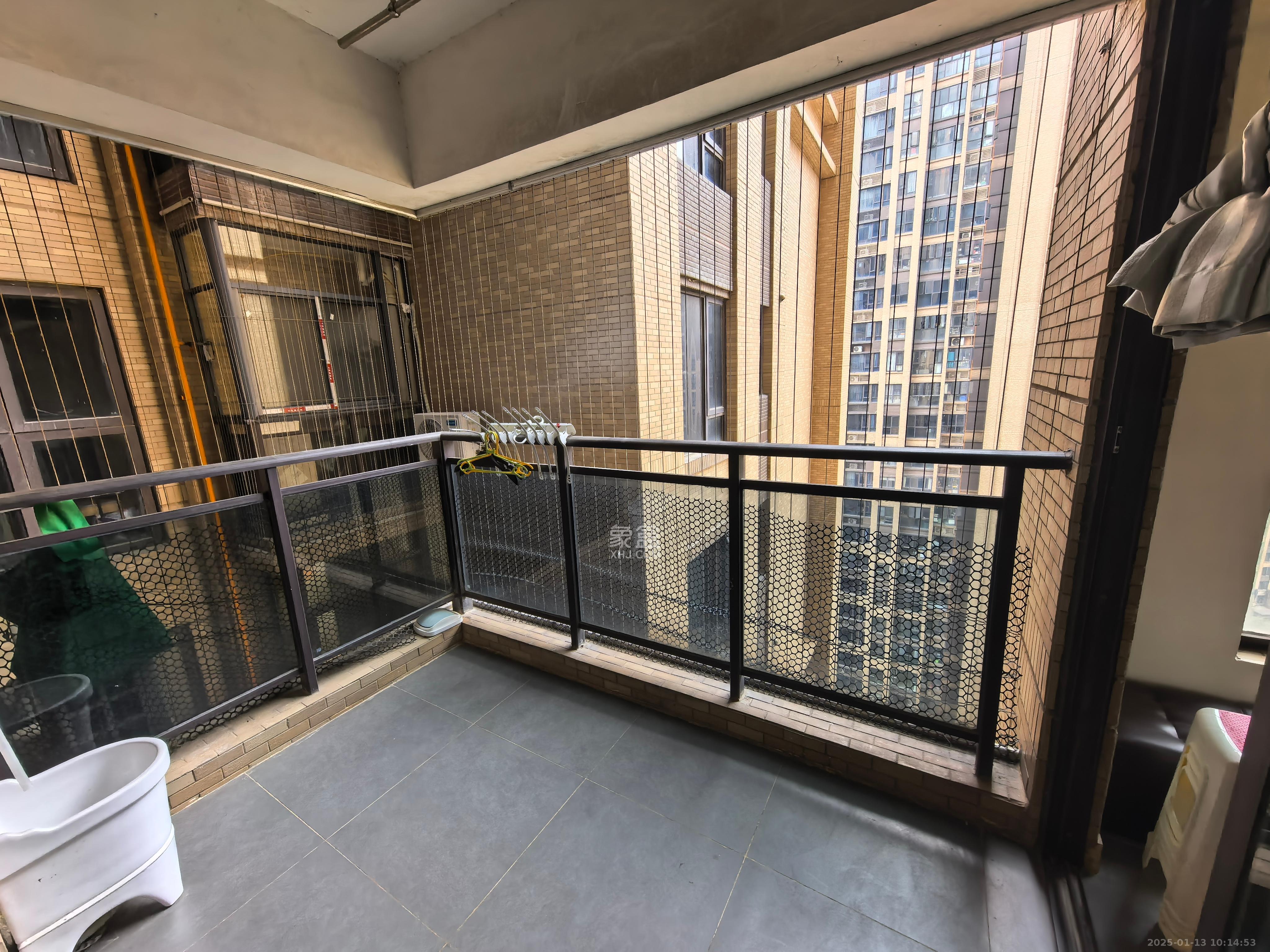 时代倾城一期 3室2厅1卫 2400.0元/月 时代倾城一期 3室2厅1卫 2400.0元/月室内图