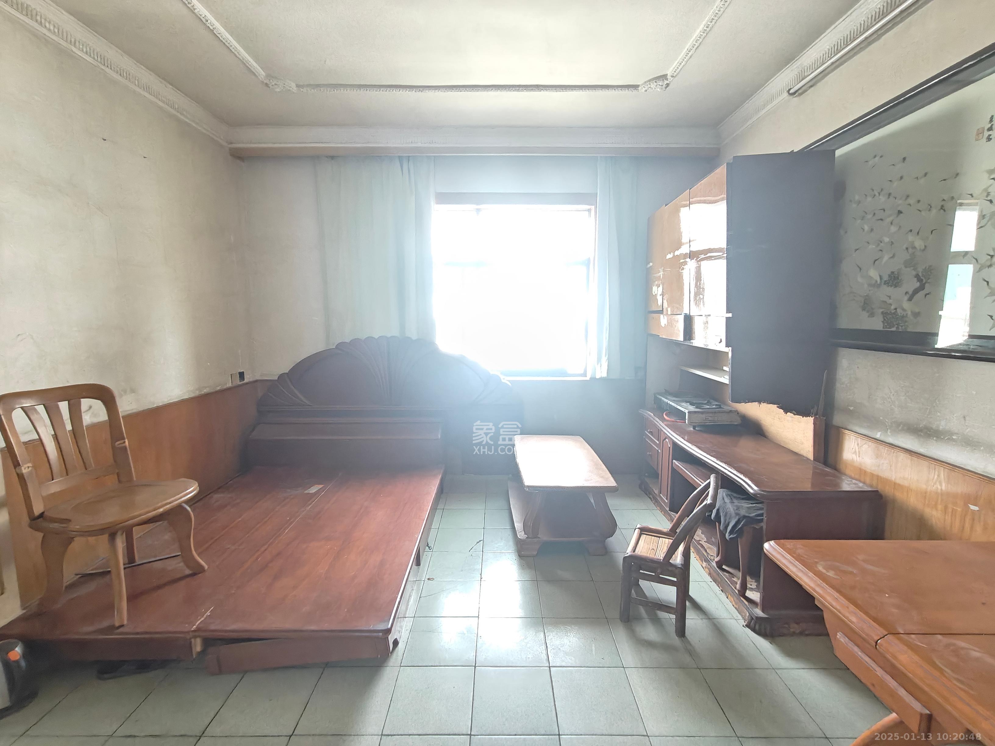 东风路汽车城宿舍 3室2厅1卫 700.0元/月 东风路汽车城宿舍 3室2厅1卫 700.0元/月室内图