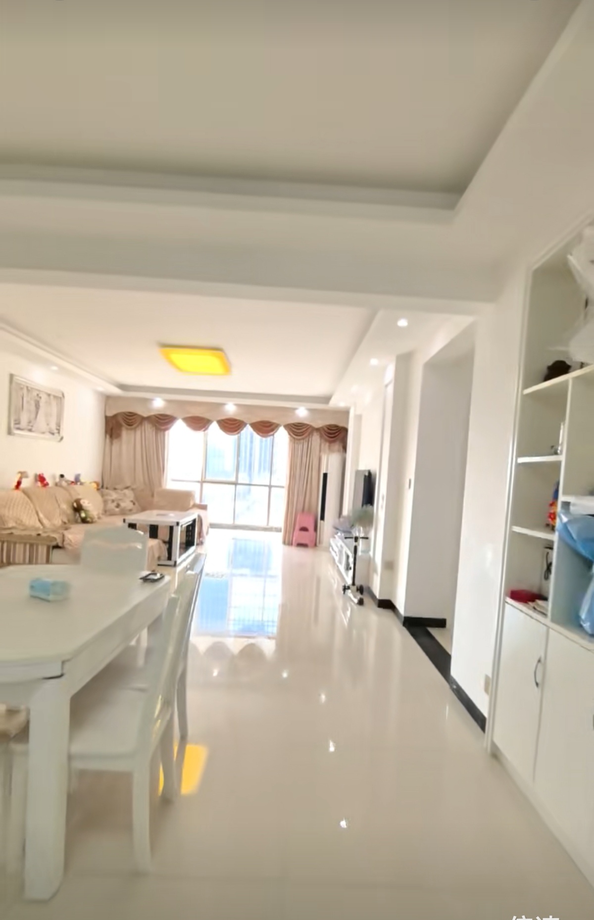 南珠苑  4室2厅2卫    52.0万客厅