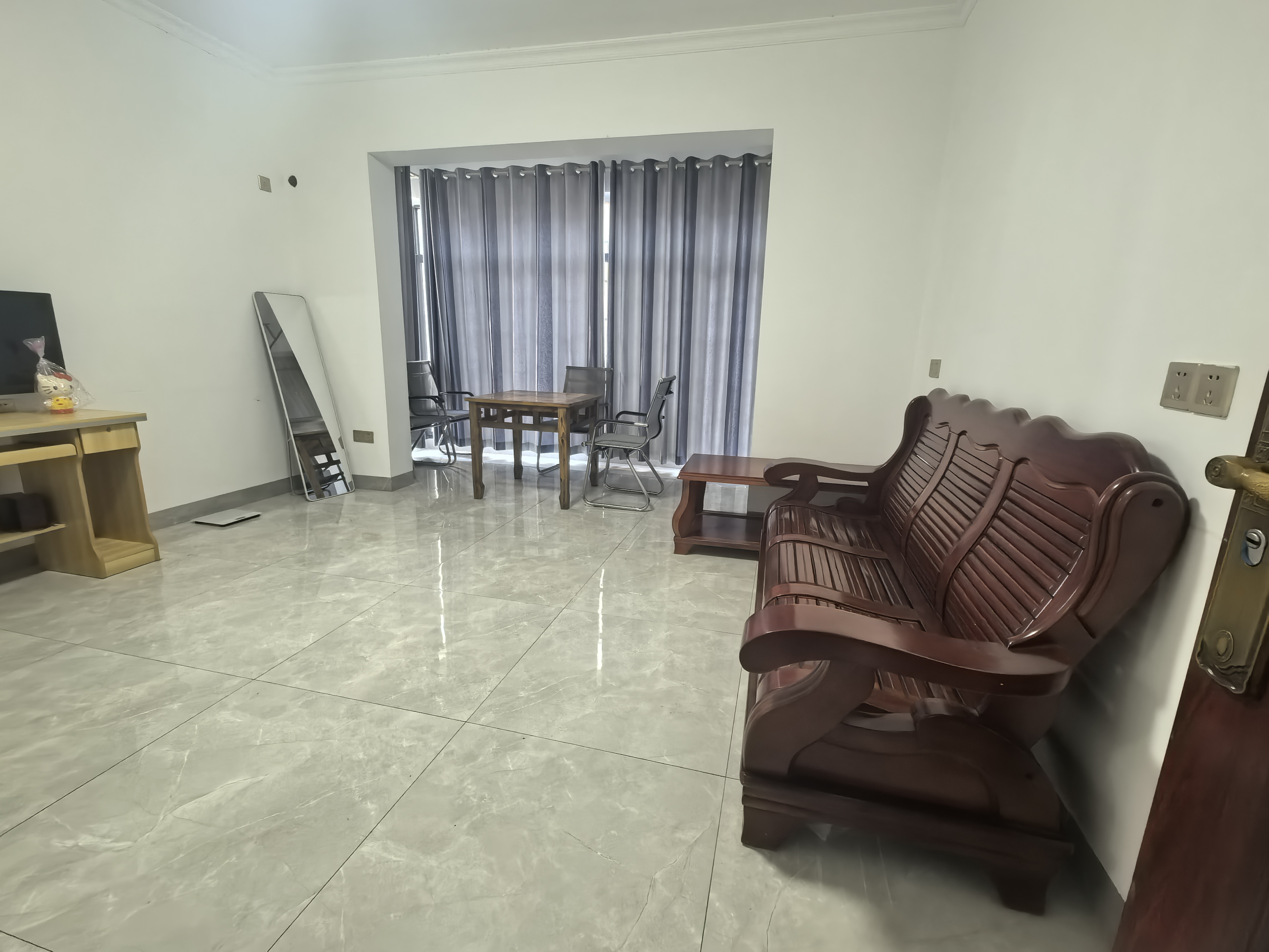 融冠亲城安置房  2室1厅1卫    1200.0元/月 融冠亲城安置房  2室1厅1卫    1200.0元/月室内图