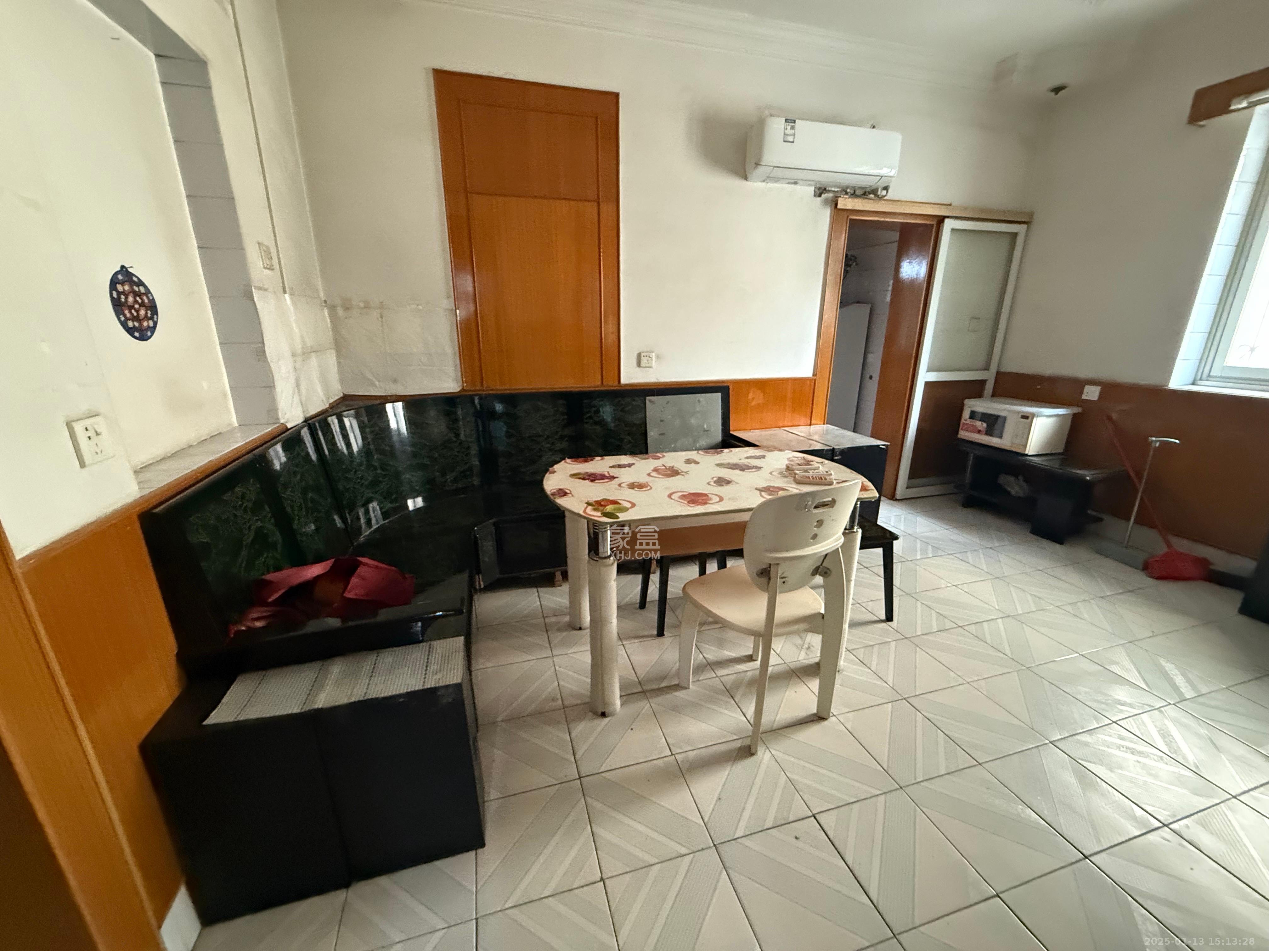 东塘电信宿舍 4室2厅1卫 1600.0元/月 东塘电信宿舍 4室2厅1卫 1600.0元/月室内图