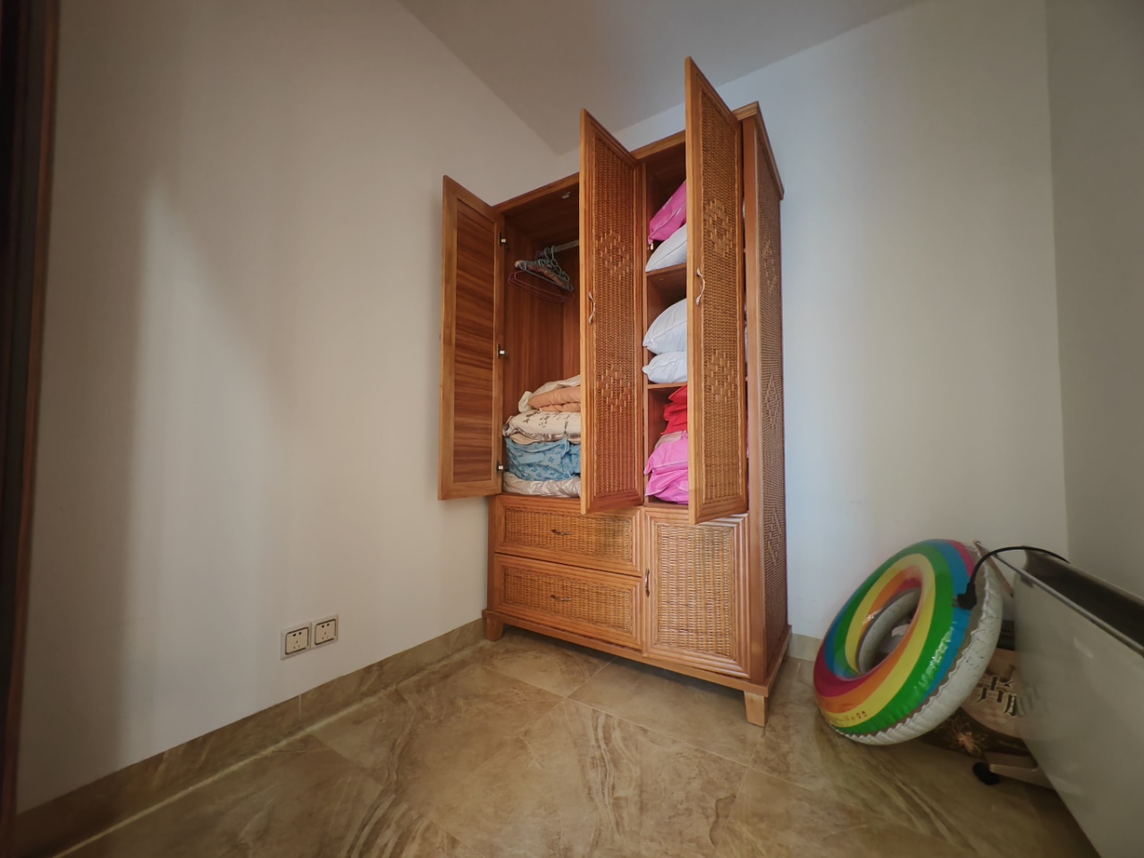 昌茂西雅图·丽湾  6室3厅6卫    1110.0万 昌茂西雅图·丽湾  6室3厅6卫    1110.0万室内图