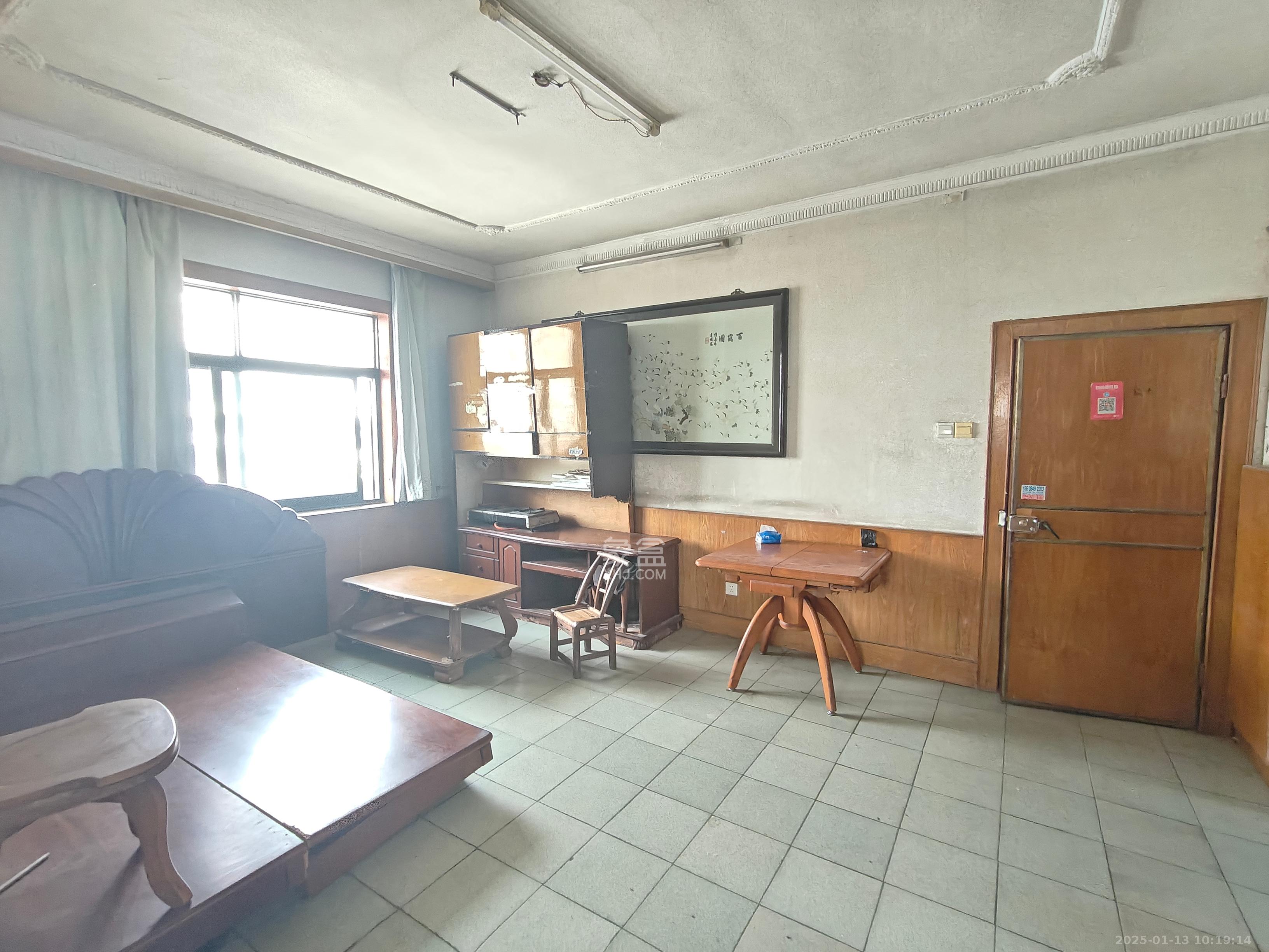 东风路汽车城宿舍 3室2厅1卫 700.0元/月 东风路汽车城宿舍 3室2厅1卫 700.0元/月室内图