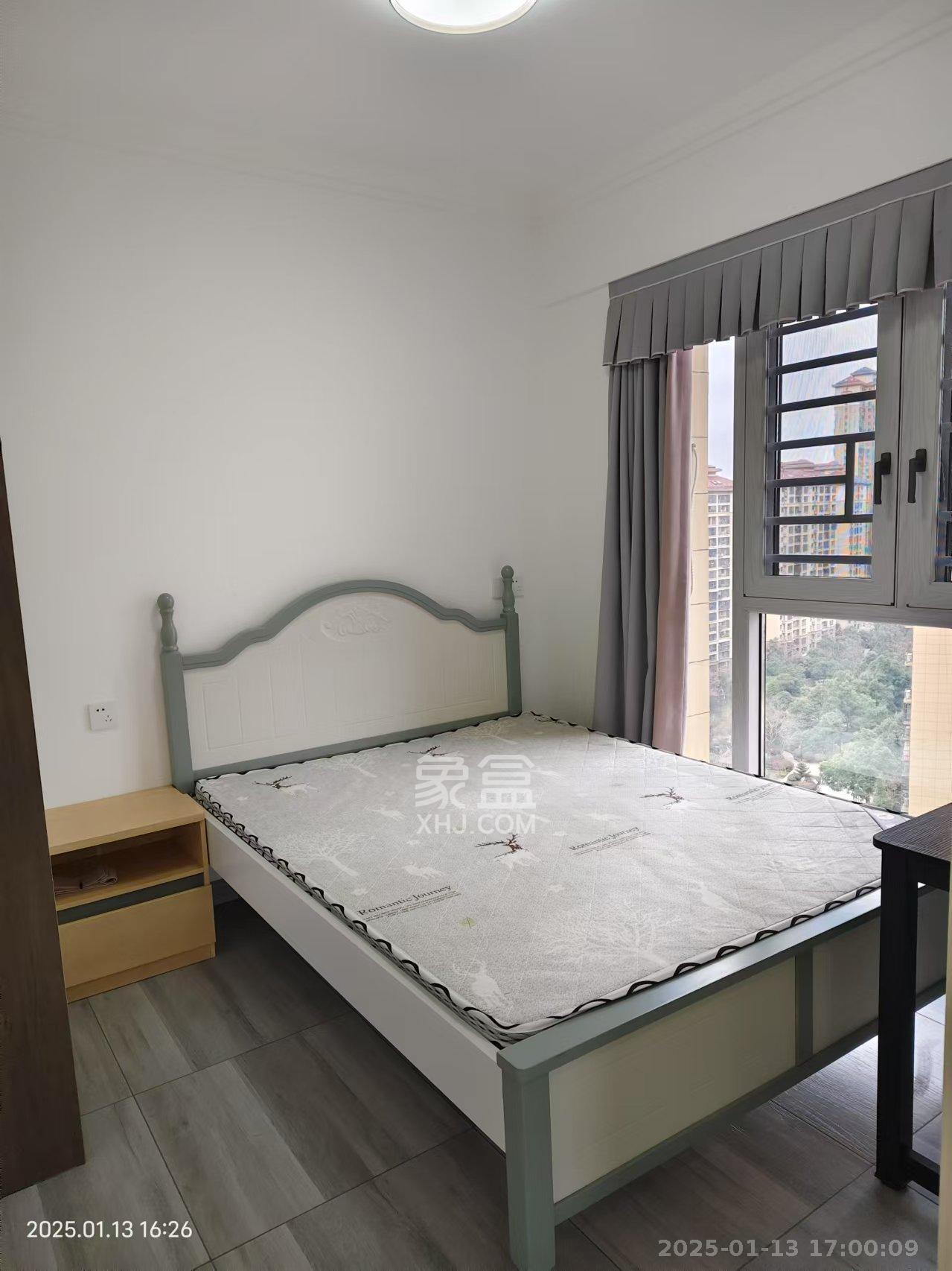 荣盛岳麓峰景  3室2厅1卫    2100.0元/月 荣盛岳麓峰景  3室2厅1卫    2100.0元/月