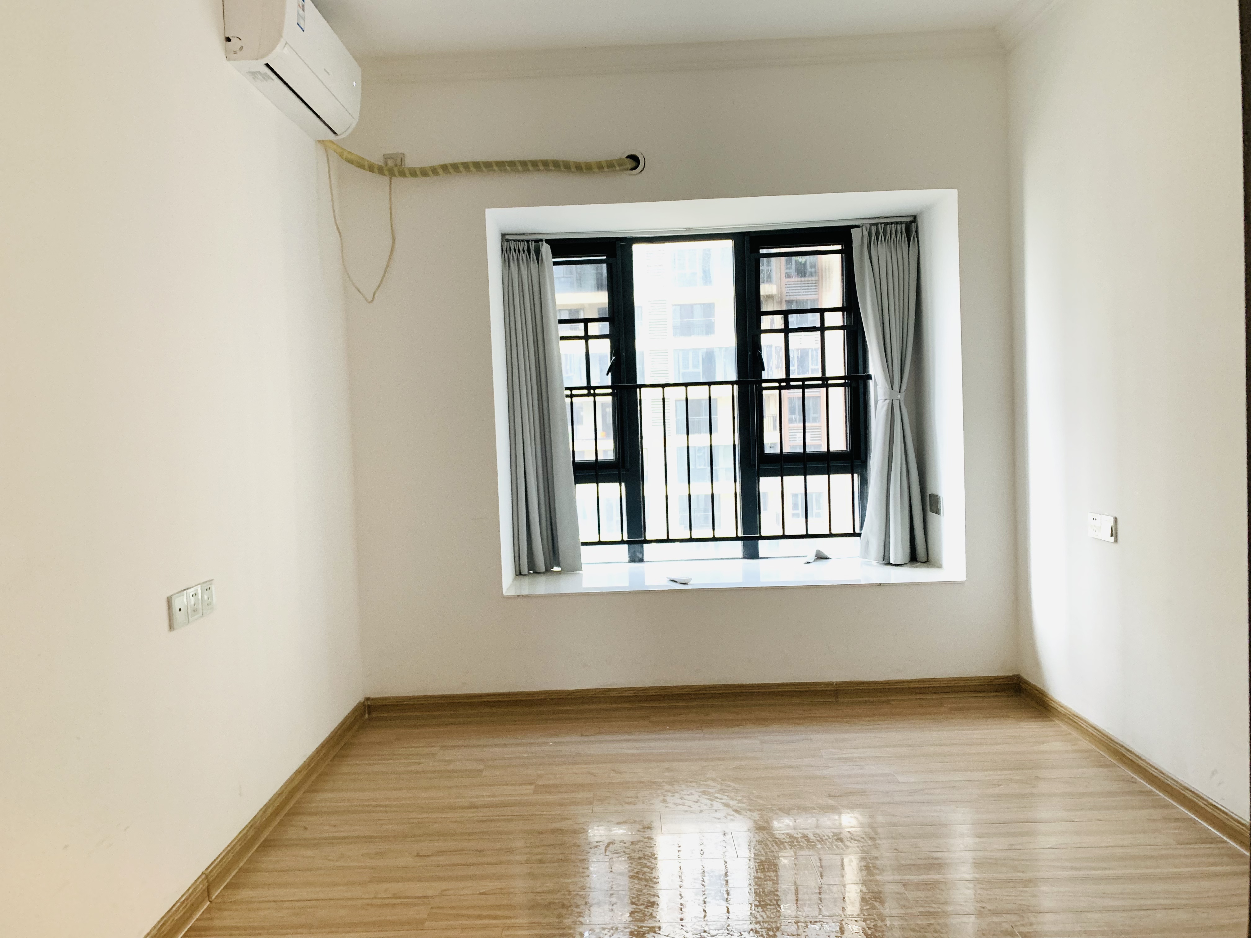 碧桂园梓山府 4室2厅2卫 2200.0元/月 碧桂园梓山府 4室2厅2卫 2200.0元/月室内图