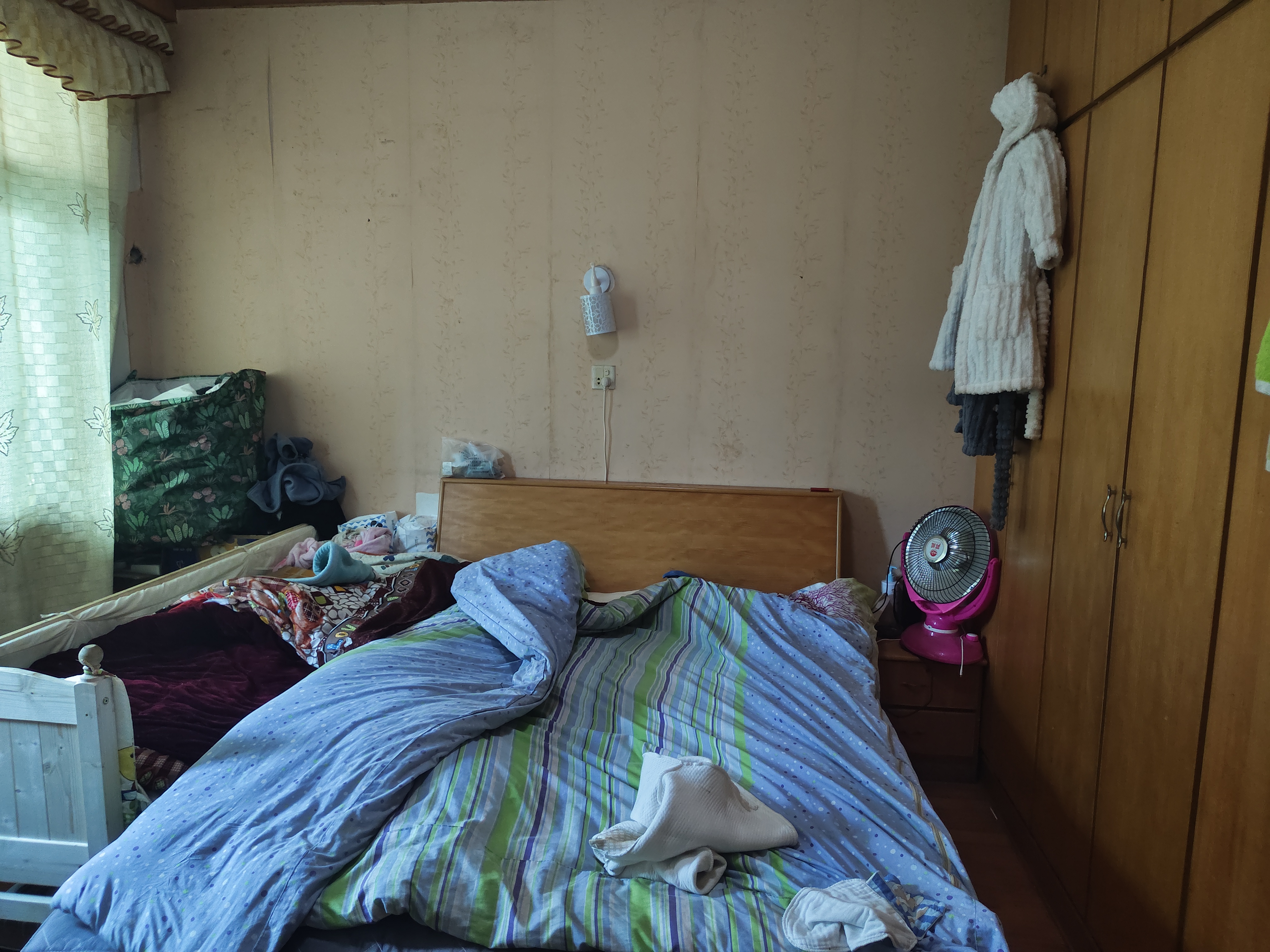 娄星区房改办(娄星征迁)家属楼 3室2厅2卫 33.8万 娄星区房改办(娄星征迁)家属楼 3室2厅2卫 33.8万客厅