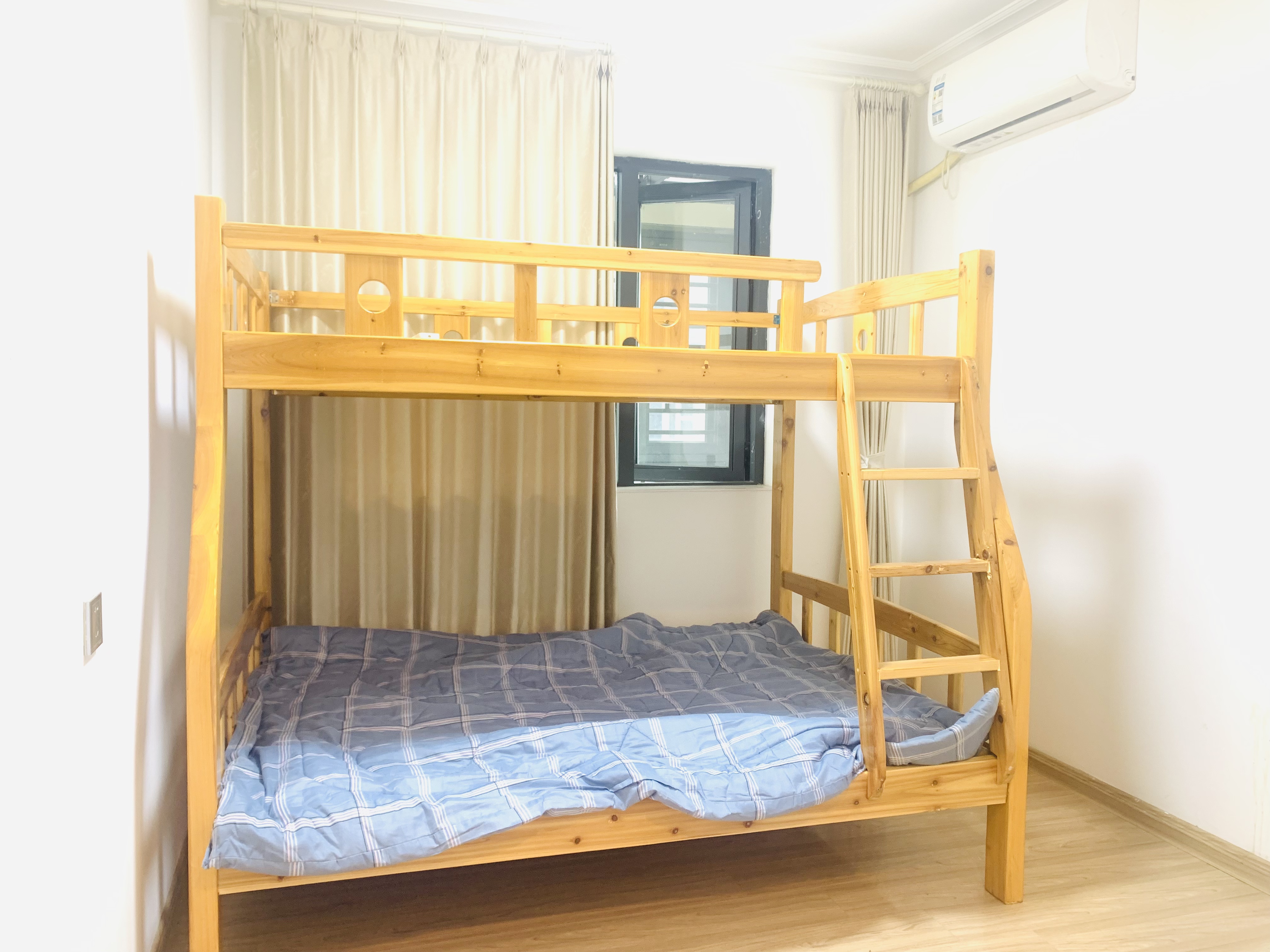 碧桂园梓山府 4室2厅2卫 2200.0元/月 碧桂园梓山府 4室2厅2卫 2200.0元/月室内图