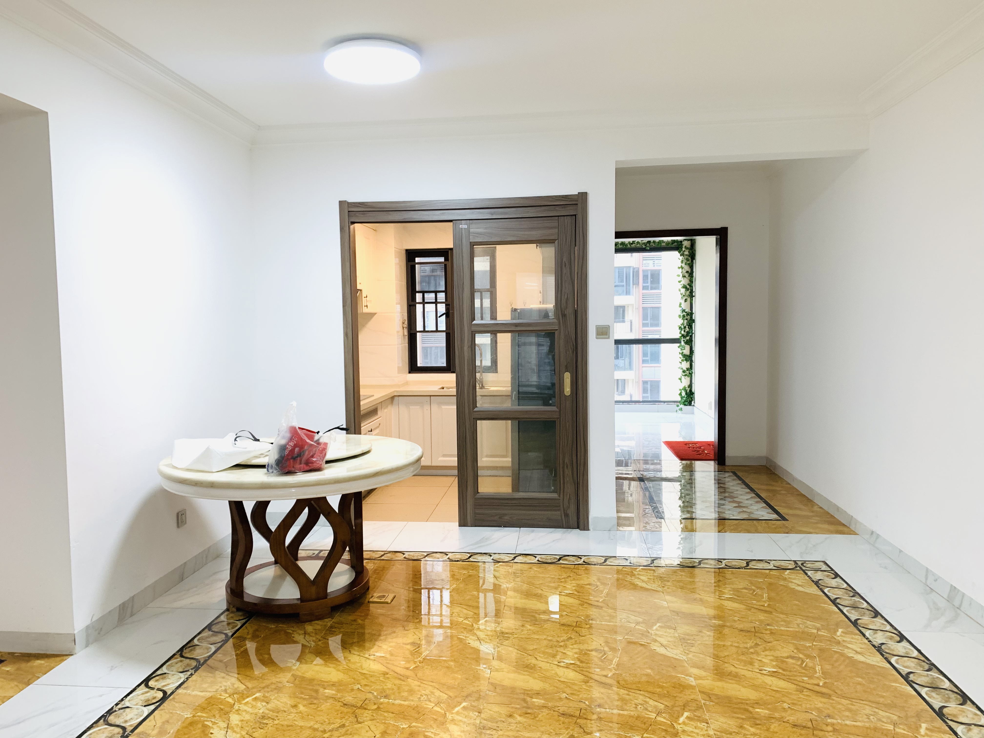 碧桂园梓山府 4室2厅2卫 2200.0元/月 碧桂园梓山府 4室2厅2卫 2200.0元/月室内图