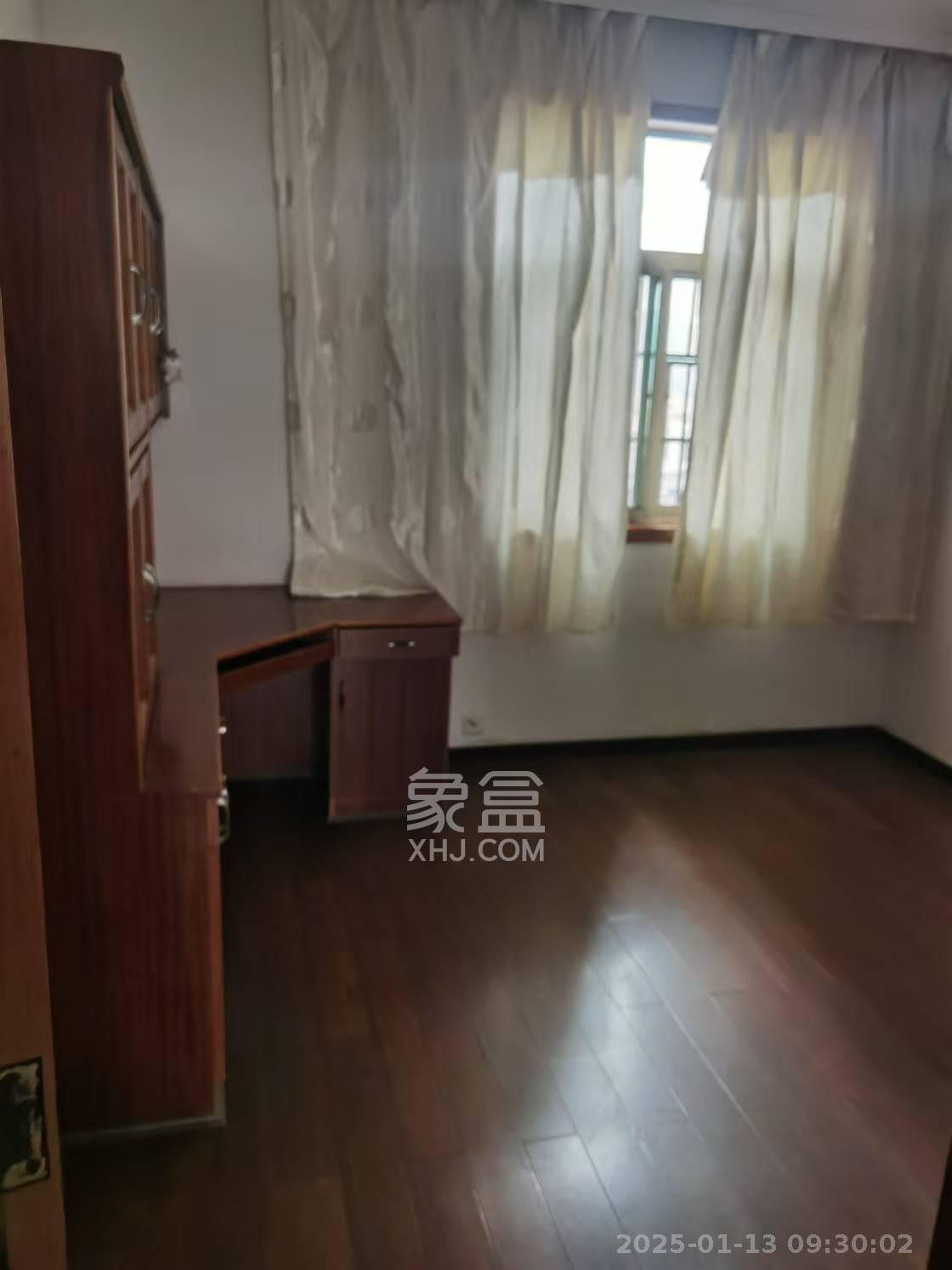 莲湖大厦 3室1厅1卫 2700.0元/月 莲湖大厦 3室1厅1卫 2700.0元/月室内图