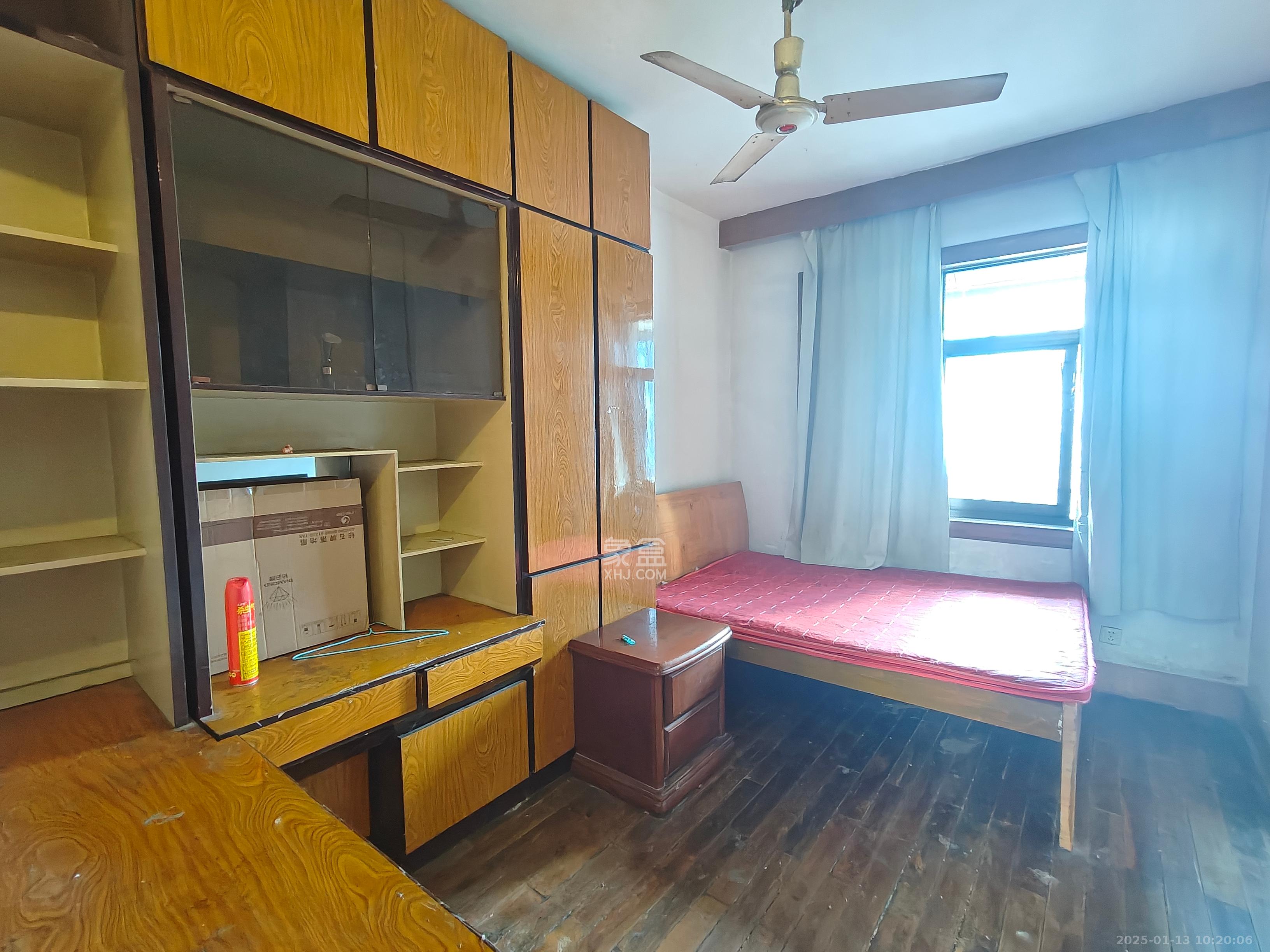 东风路汽车城宿舍 3室2厅1卫 700.0元/月 东风路汽车城宿舍 3室2厅1卫 700.0元/月室内图